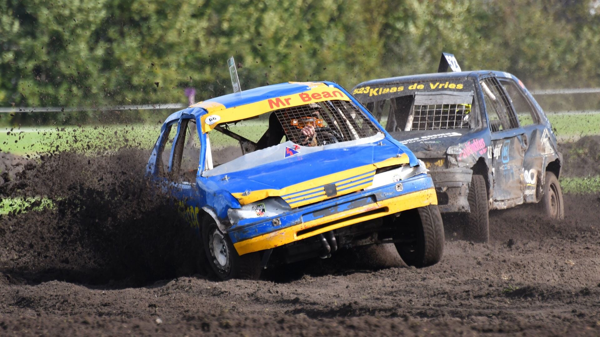 Spectaculaire autocross in De Knipe trekt veel publiek (Foto’s)