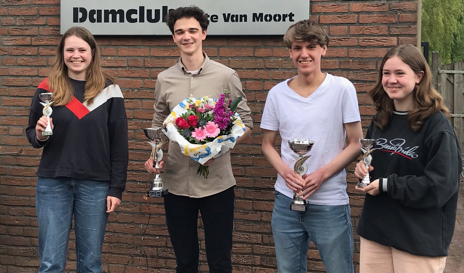 Wereldkampioen dammen - Al het nieuws uit Wageningen en omstreken