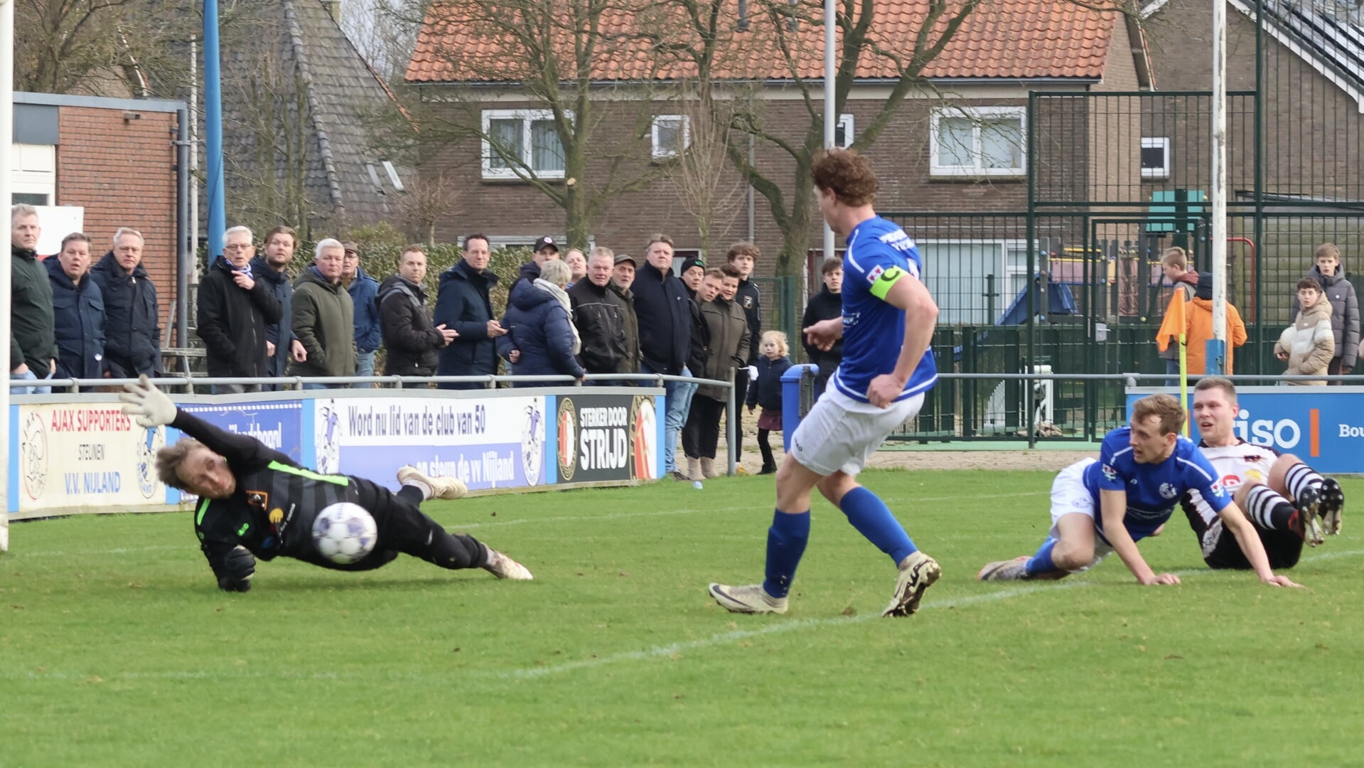 Sc Cambuur JO16 oefent in Nijland