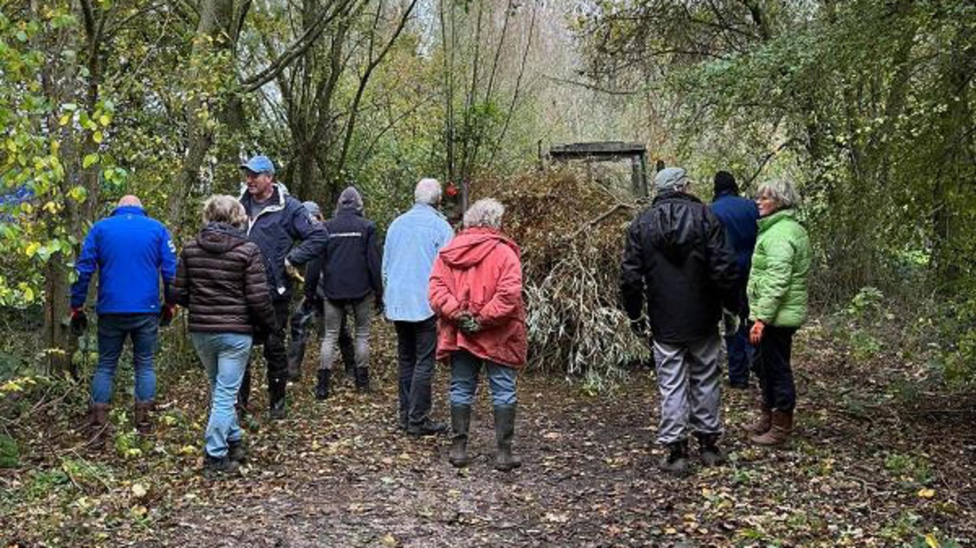 Buitenklussen tijdens Natuurwerkdag in Heeg