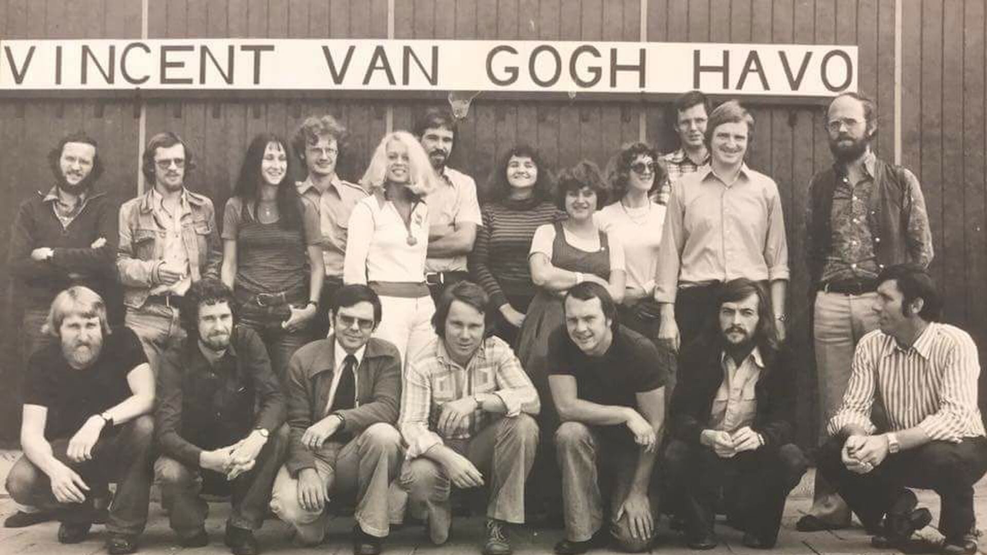 Spetterende reünie Vincent van Gogh Havo met nostalgisch schoolfeest