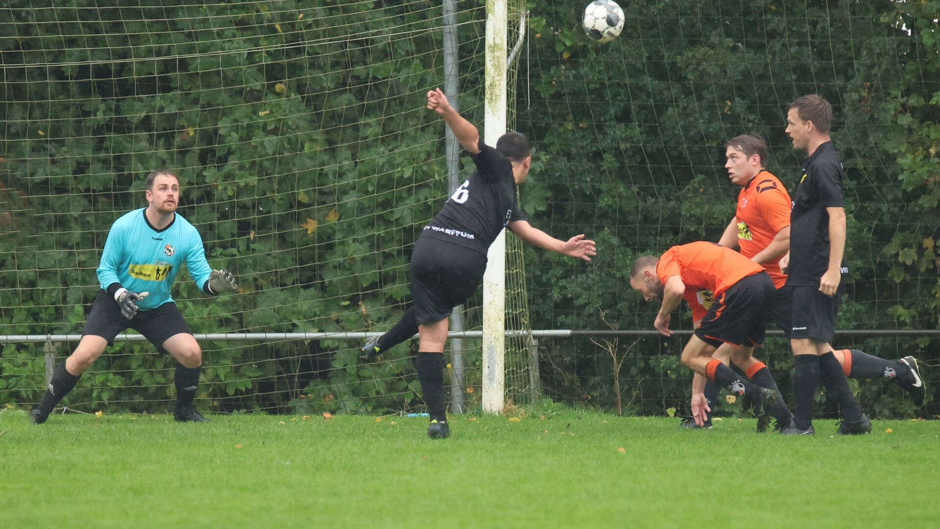 Sterk Warffum in Leens snel klaar met machteloos FC LEO: 0-3