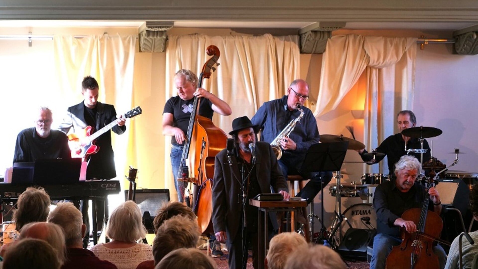 Ode aan Tom Waits in Mariakapel