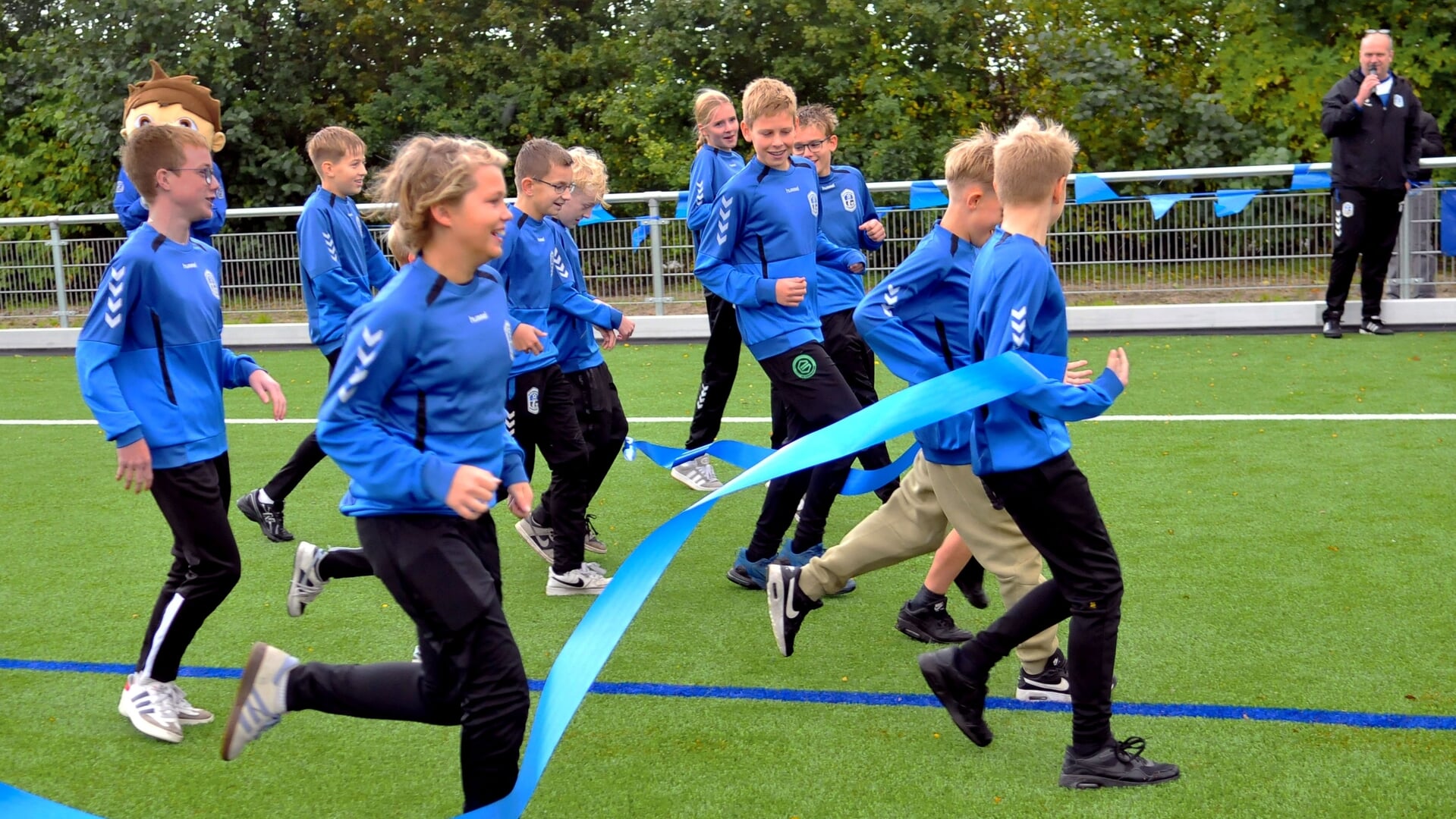 Kunstgrasveld De Heracliden geopend