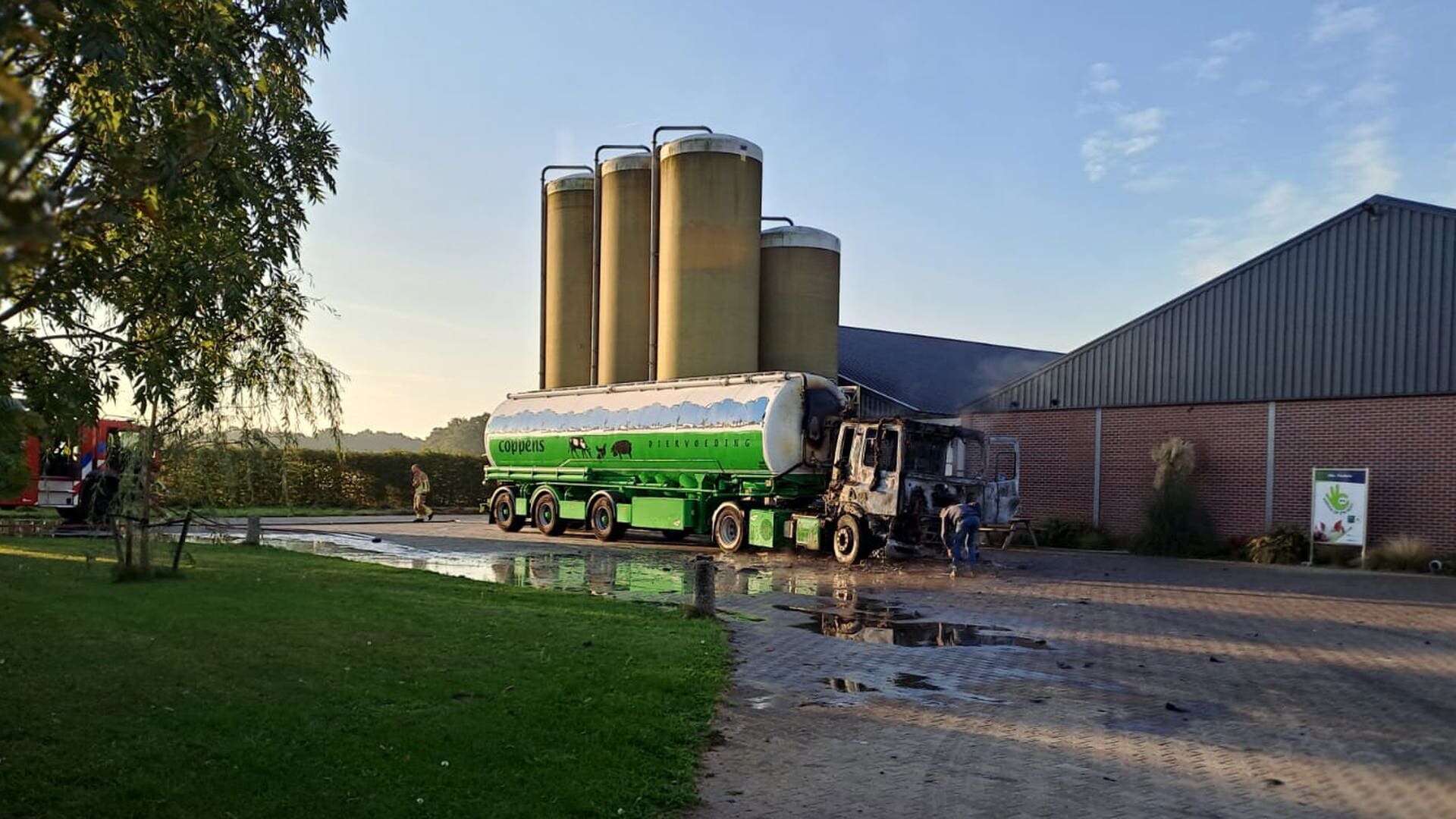 Vrachtwagentrekker uitgebrand in Oirlo