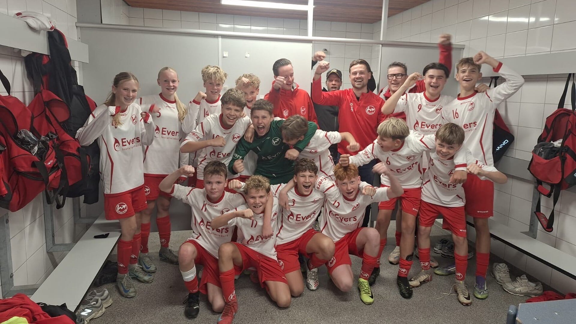 Volharding JO15-1 kampioen