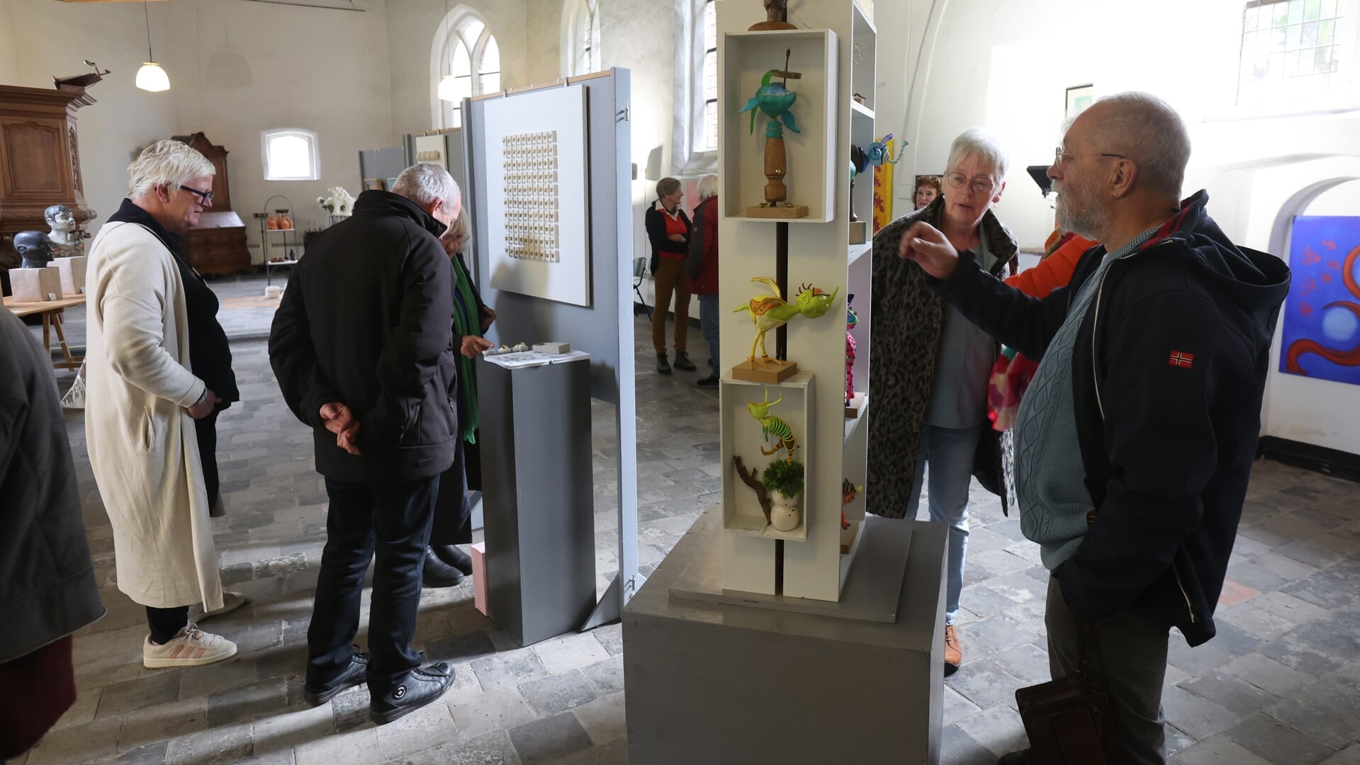 Burgemeester opent expositie van Atelierroute 99 in Obergumer kerk