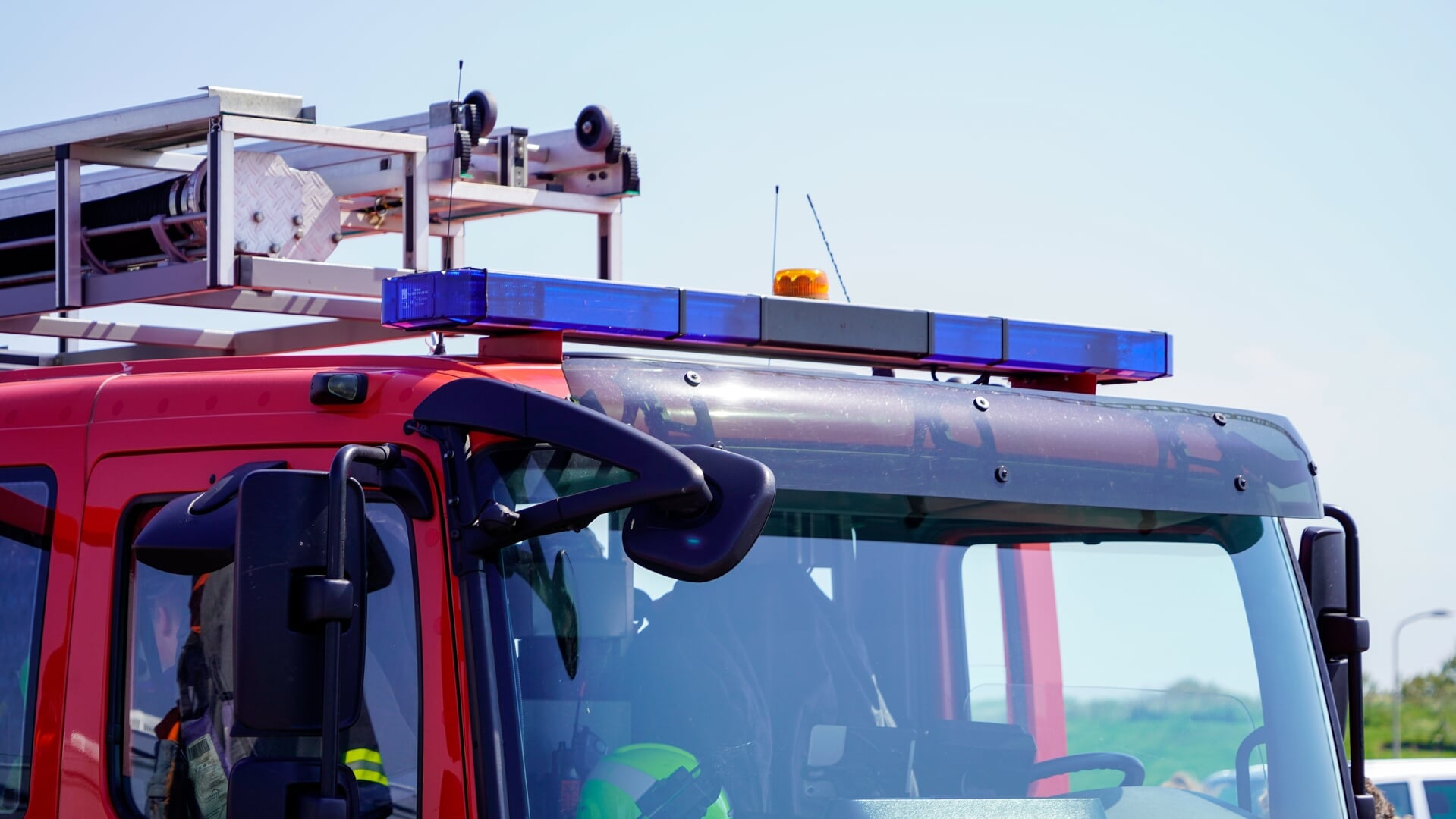 Brandweer Haalt Gevaarlijk Hangende Takken Weg Al Het Nieuws Uit Katwijk Rijnsburg En Valkenburg