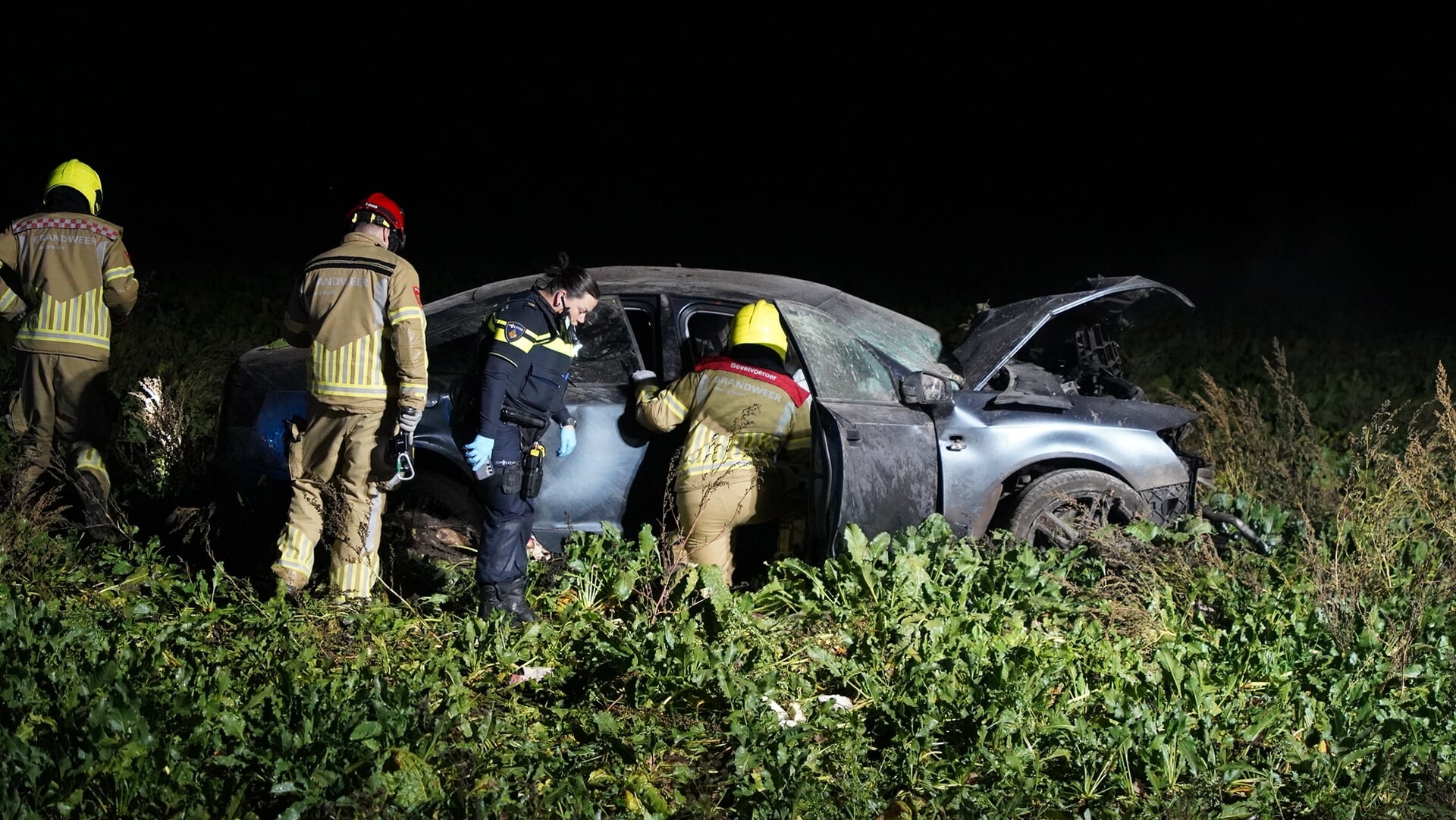 Automobilist zwaargewond na eenzijdig ongeval in Leunen
