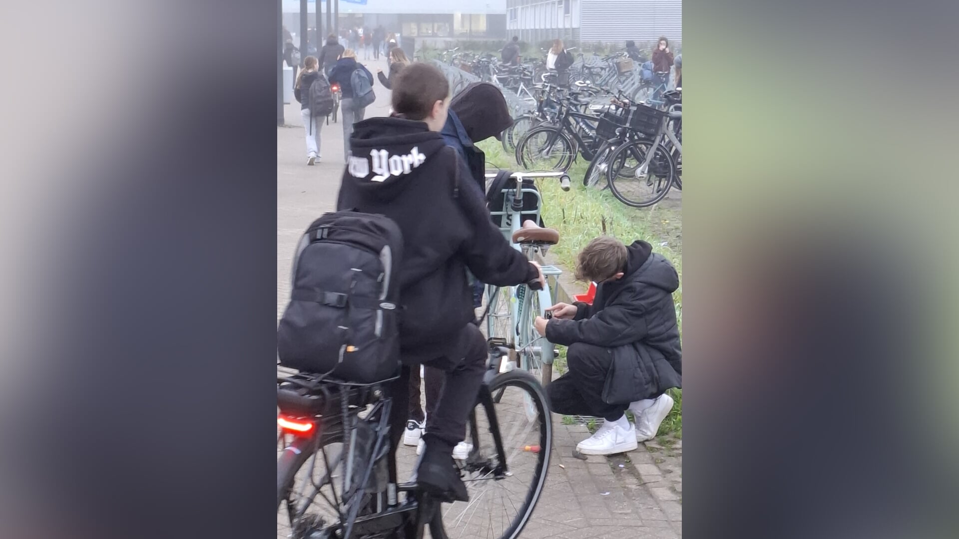 Gezamenlijke actie voor veilige schoolroutes: ‘Zet je licht aan’