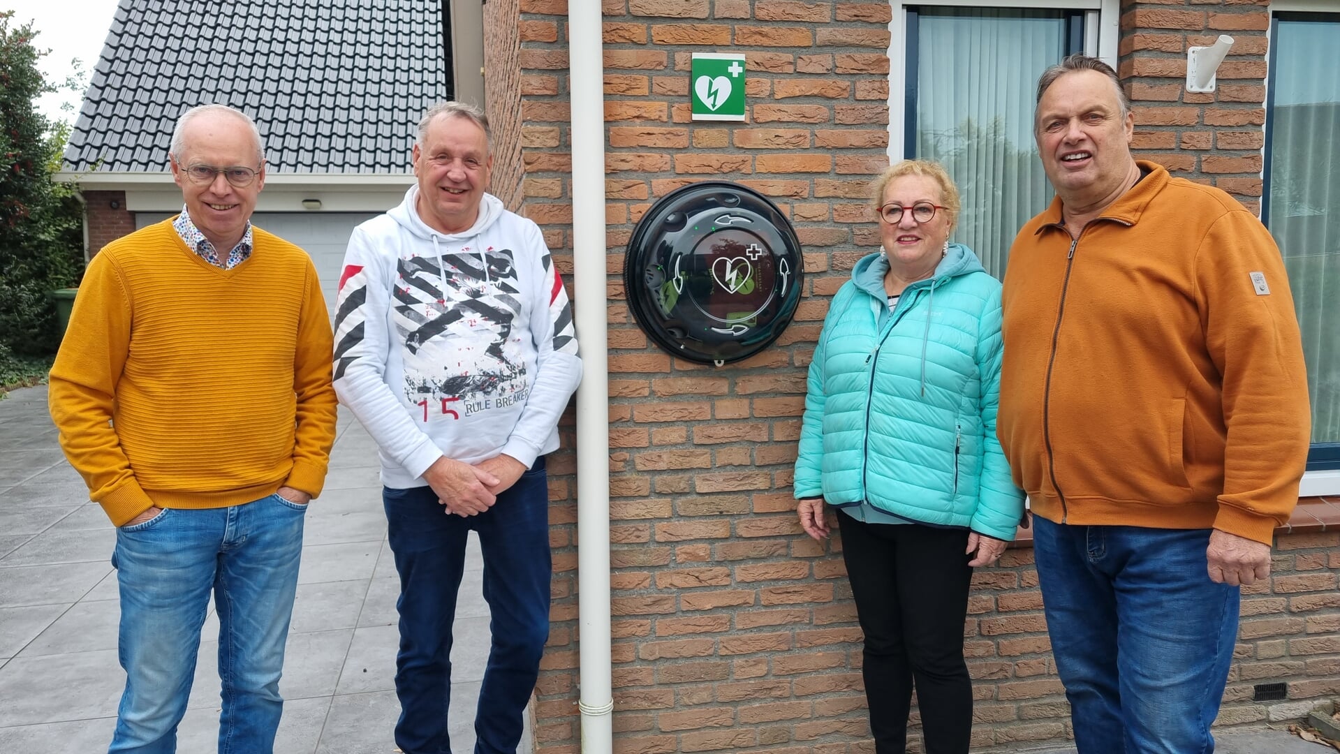 Nieuwe AED in Rolde - Nieuws uit de regio Aa en Hunze