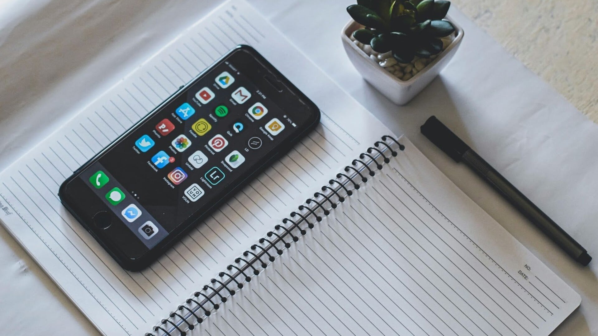 De Ultieme Weekend App Line-Up: Van Plannen tot Spelen