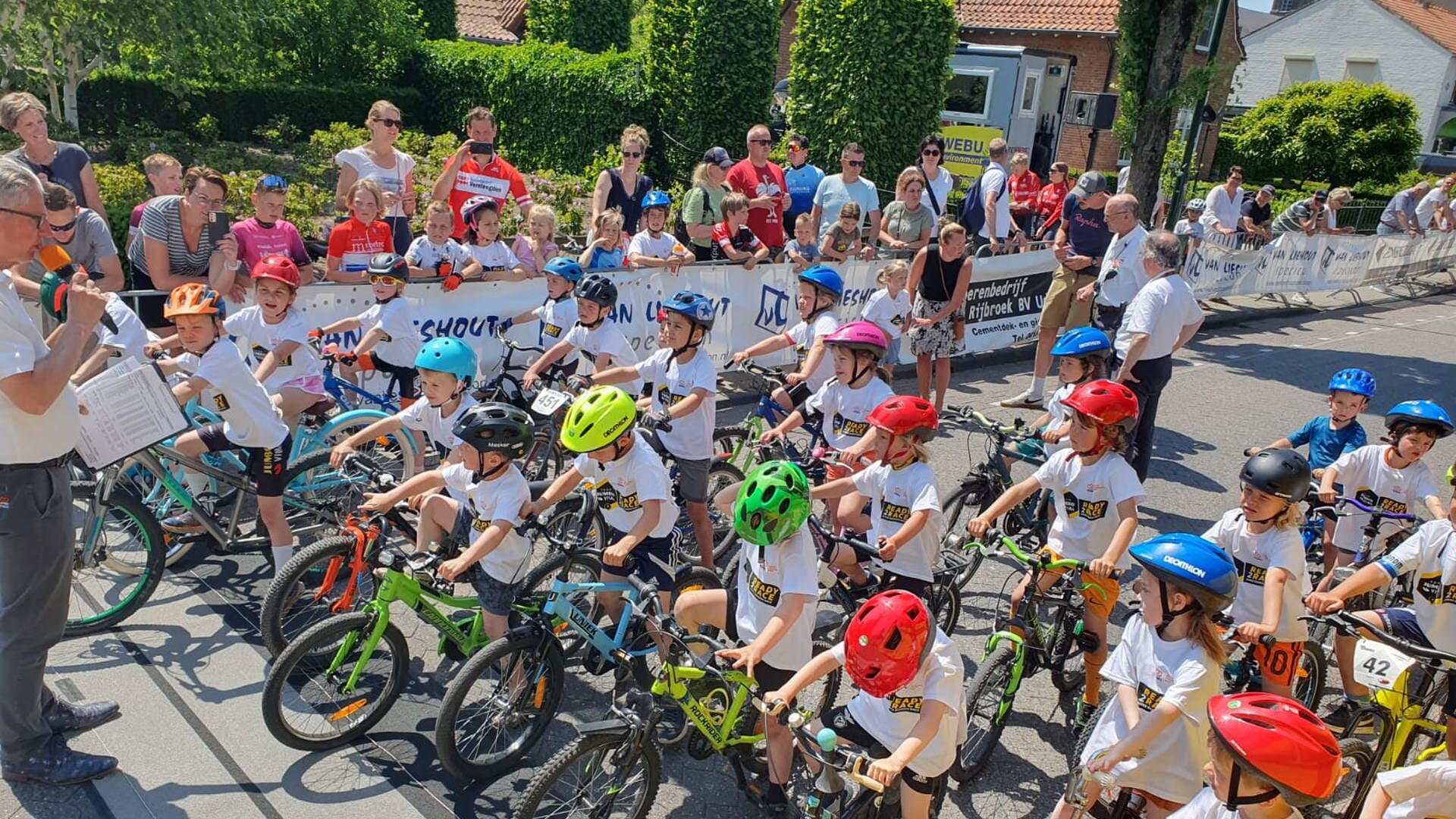 Dikke Banden Race tijdens wielerronde van Erp