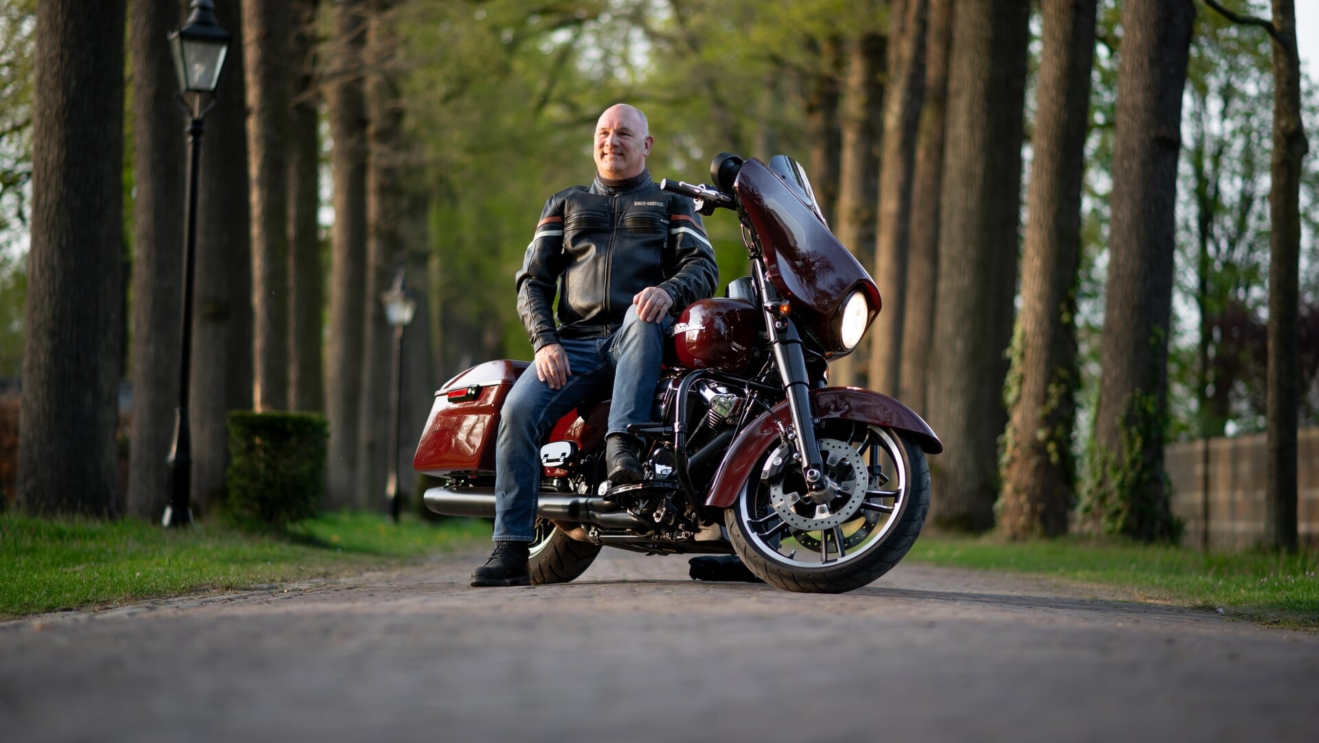 Frank Hooijmans en zijn Harley Davidson