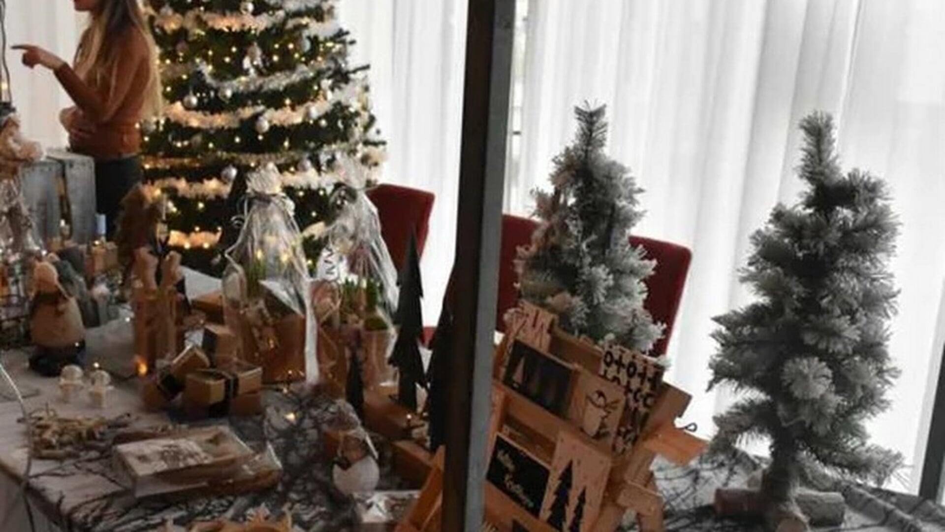 Gezellige Kerstmarkt MFA Skoatterhûs Oudeschoot