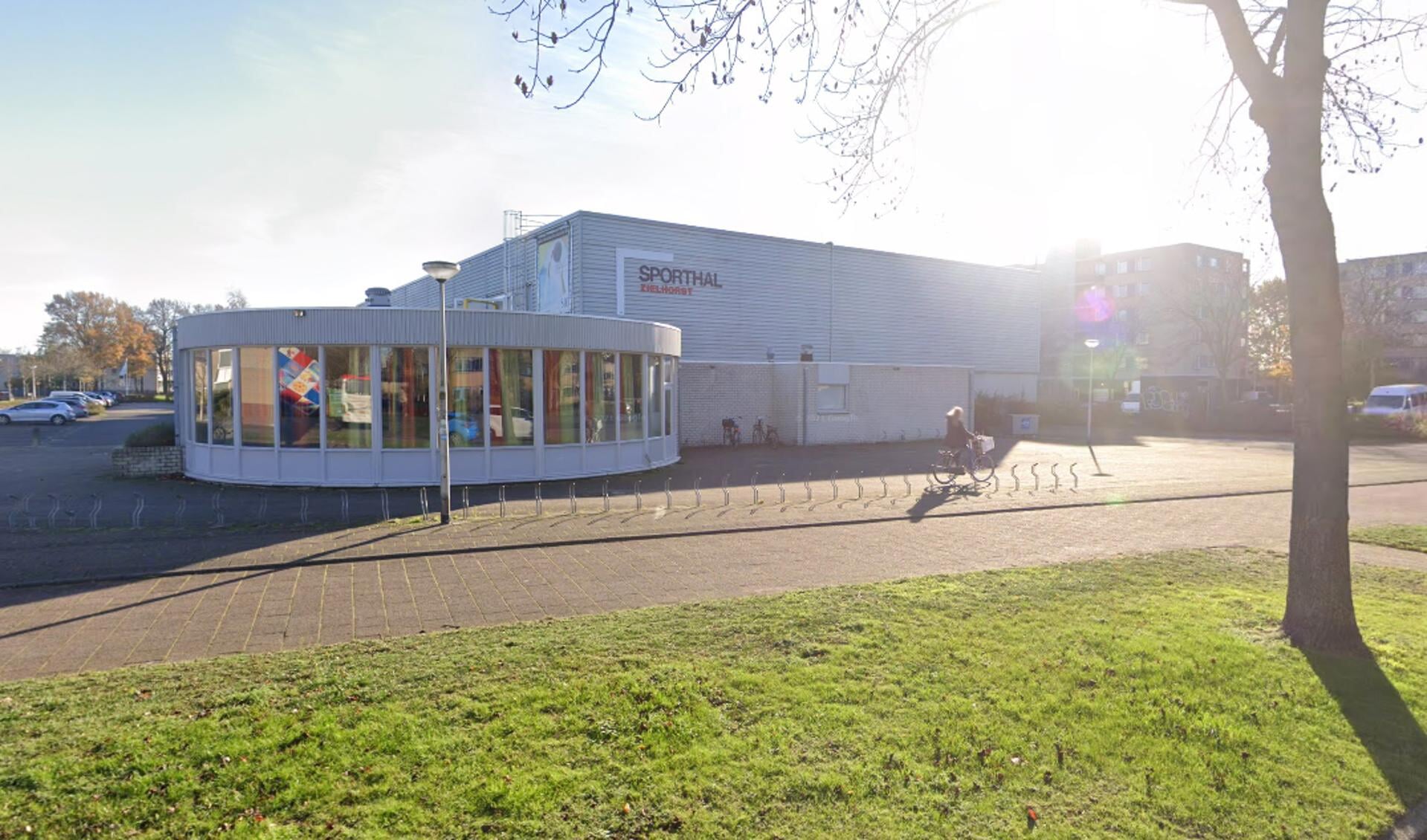 Noodopvang van honderd asielzoekers in sporthal Zielhorst