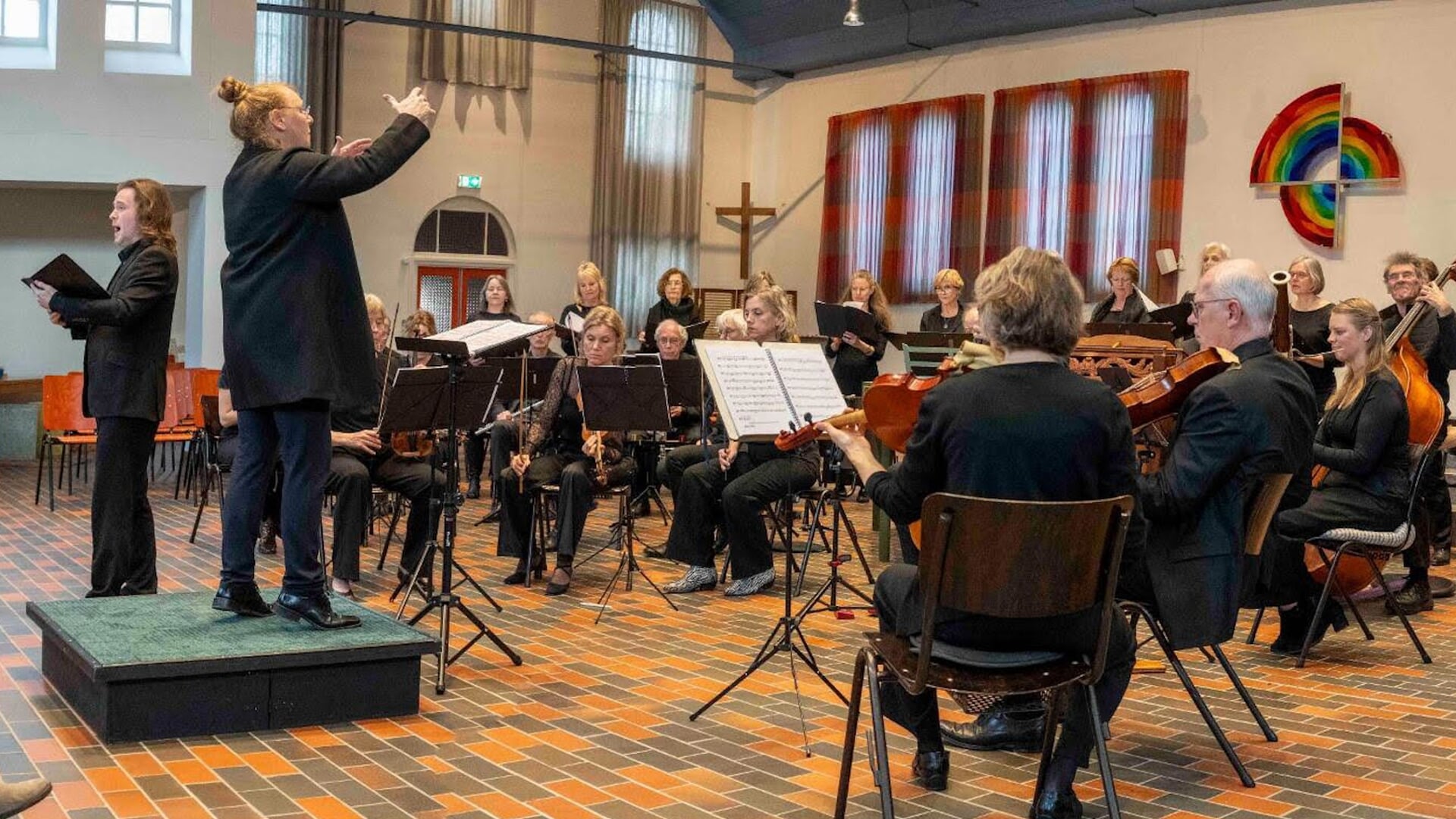Noordelijk Bach Consort laat baroksolisten schitteren in Middelstum