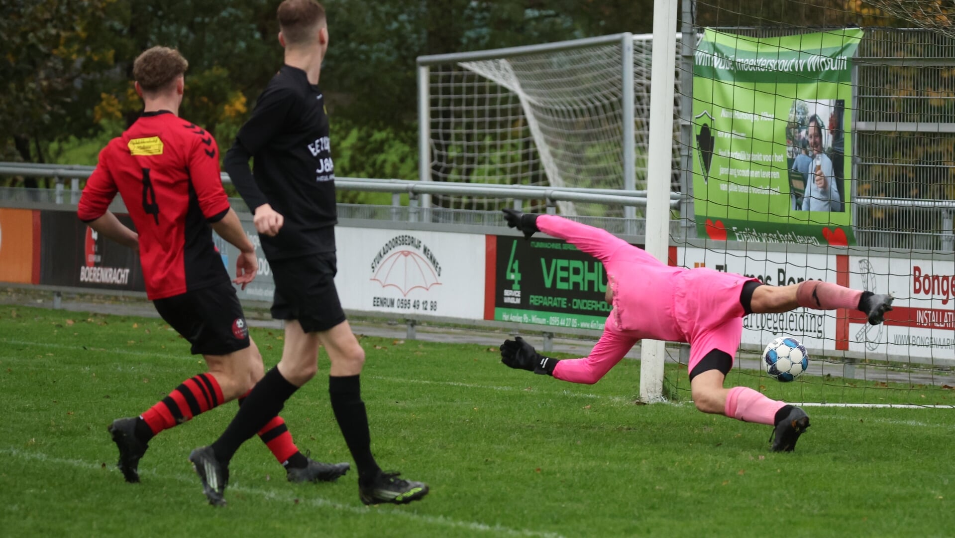 Warffum in matige wedstrijd na één helft klaar met Eenrum: 1-4