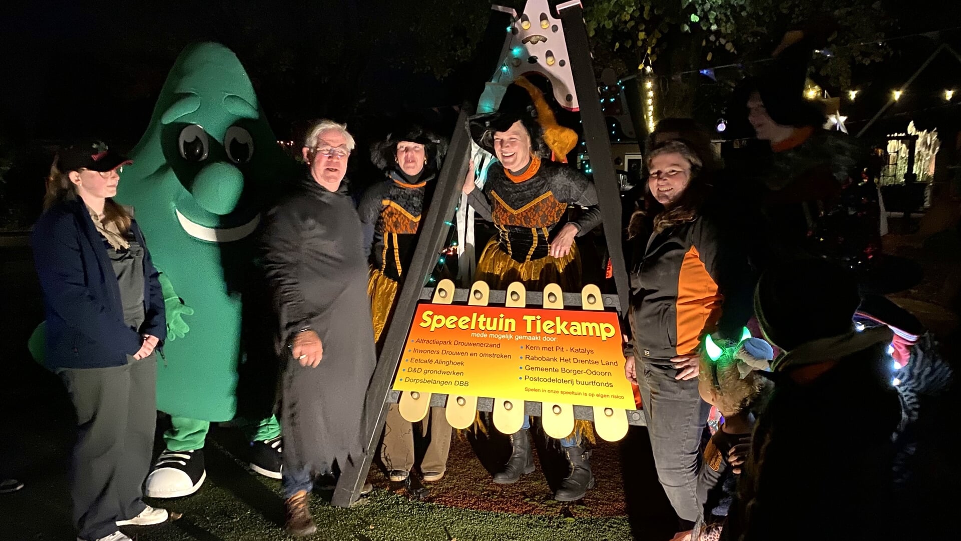 Vernieuwde speeltuin Tiekamp is met nieuwe speeltoestellen compleet