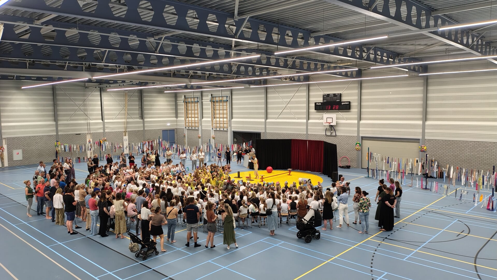 Basisschool De Beekgraaf sluit jubileumjaar af met circusspektakel
