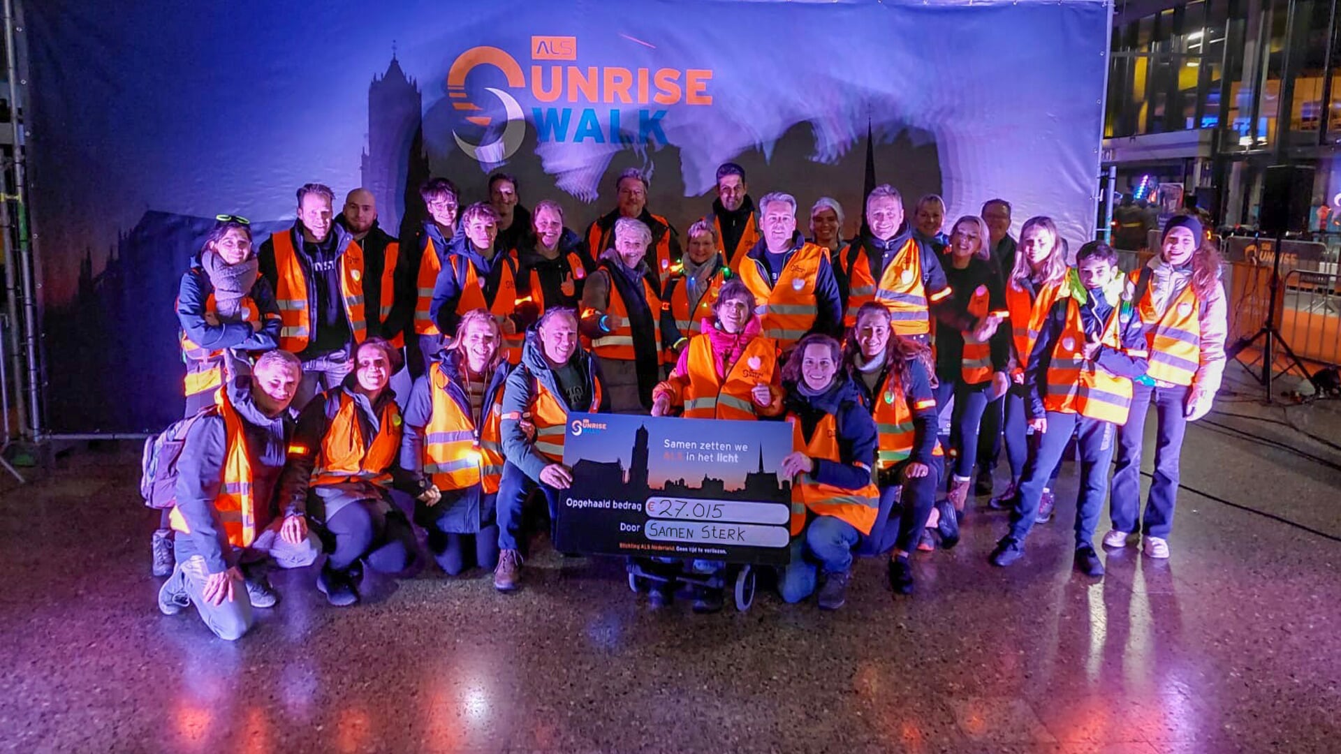 ‘Samen Sterk’ haalt flink bedrag binnen bij ALS Sunrise Walk - Al het ...