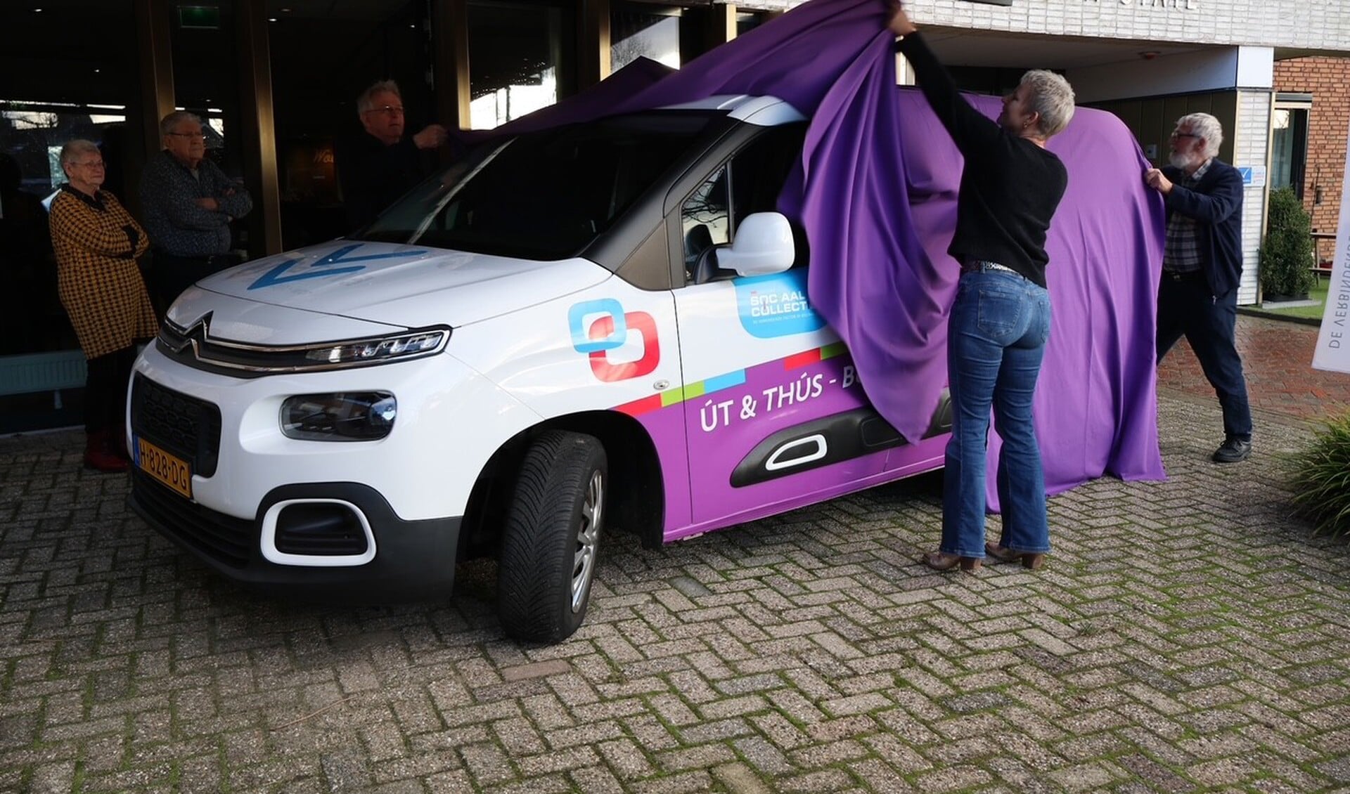 ‘Út & Thús’ met de belbus in Heeg en omstreken