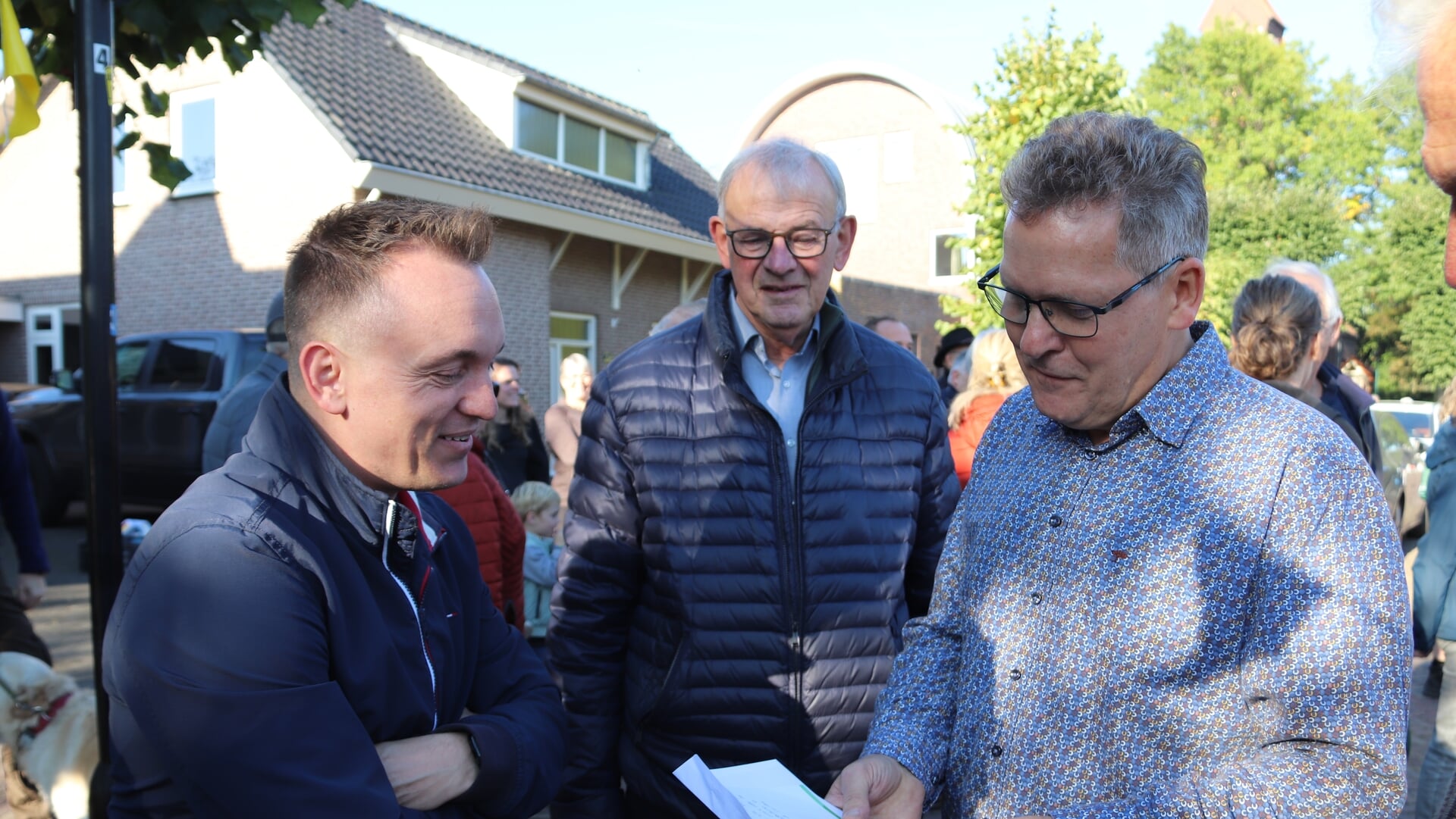 Grote belangstelling voor feestelijke onthulling vernieuwd Rondje Vorstenbosch