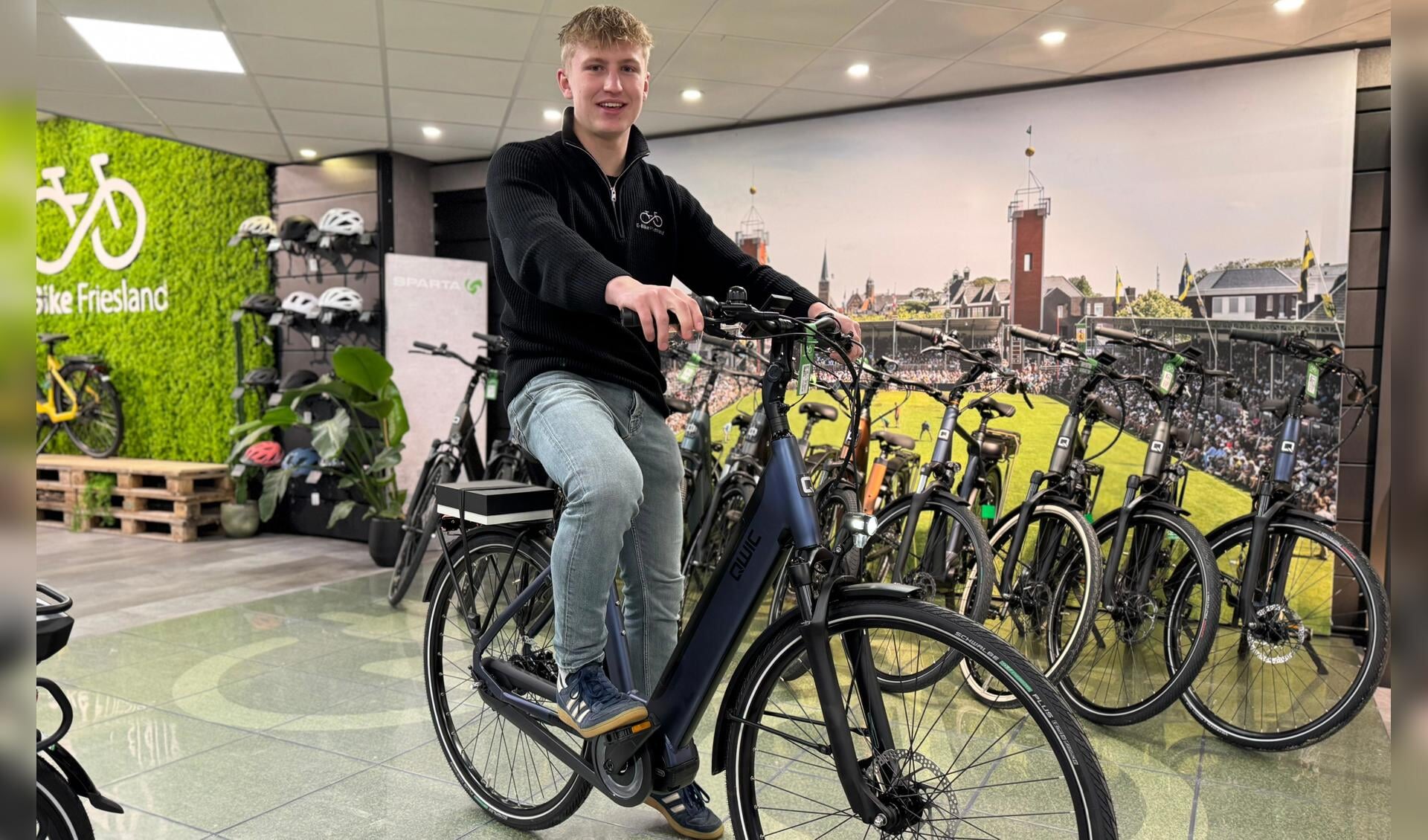 E-Bike Friesland met elektrische fietsen in de showroom