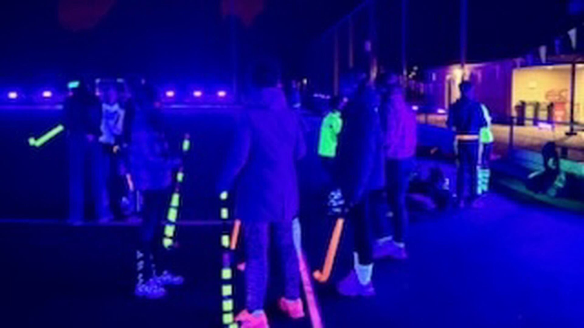 Stralend Glow in the Dark-feest bij MHC Heesch