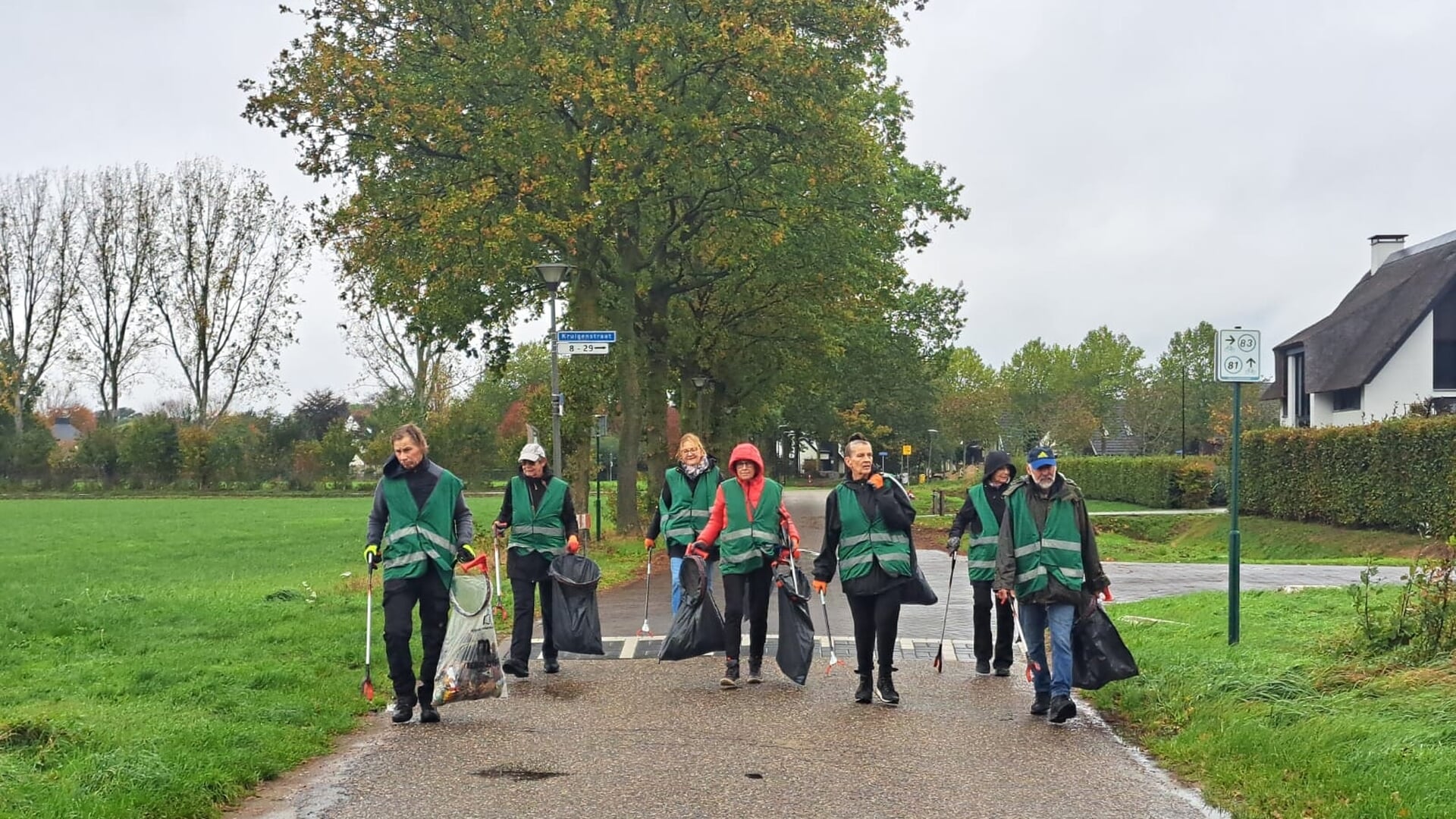 130 vrijwilligers ruimen 312 kilo afval op langs de Aa en Nieuwe Aa