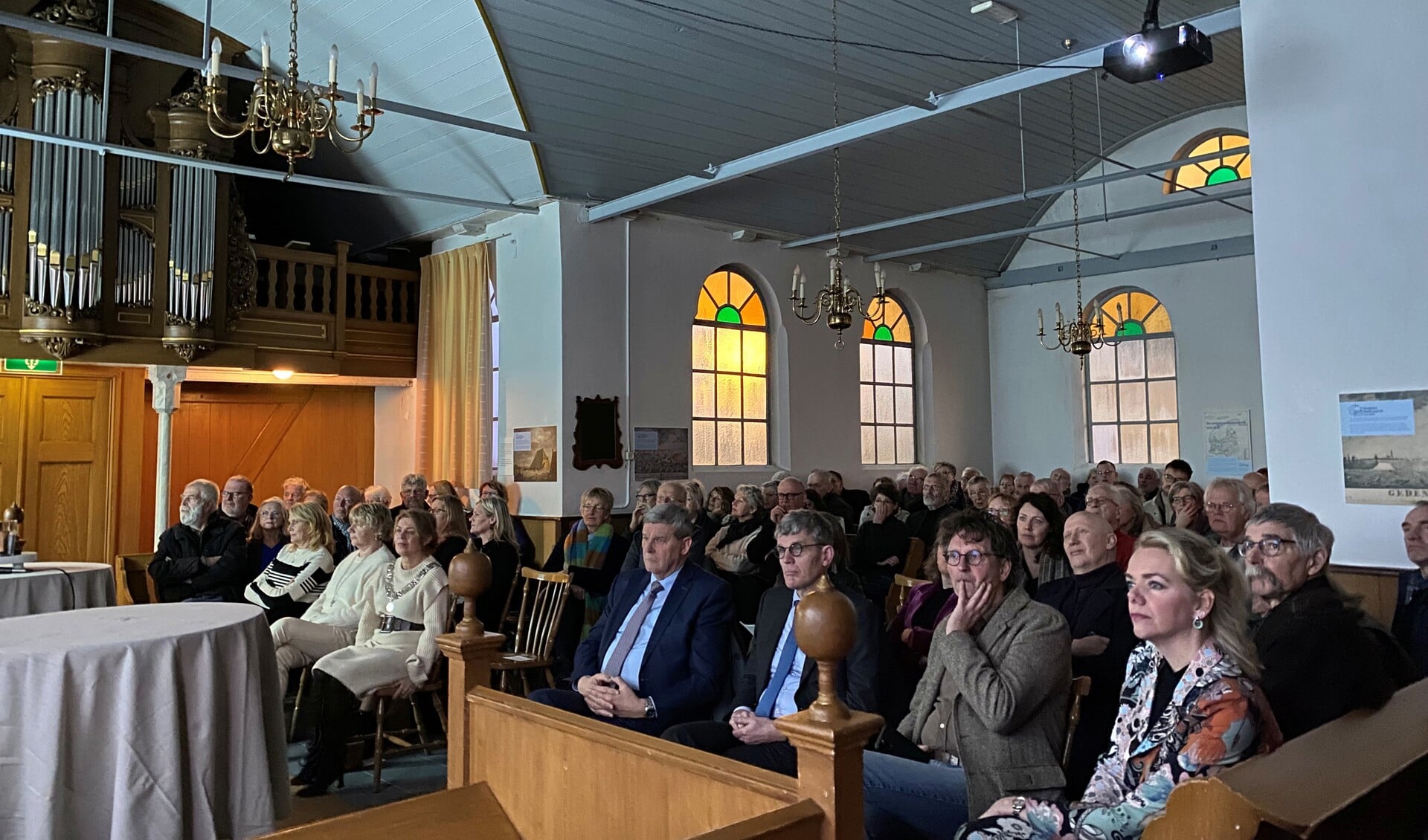 Klokluiders, dijkgraaf en burgemeesters openen herdenkingsjaar ‘vergeten watersnood’