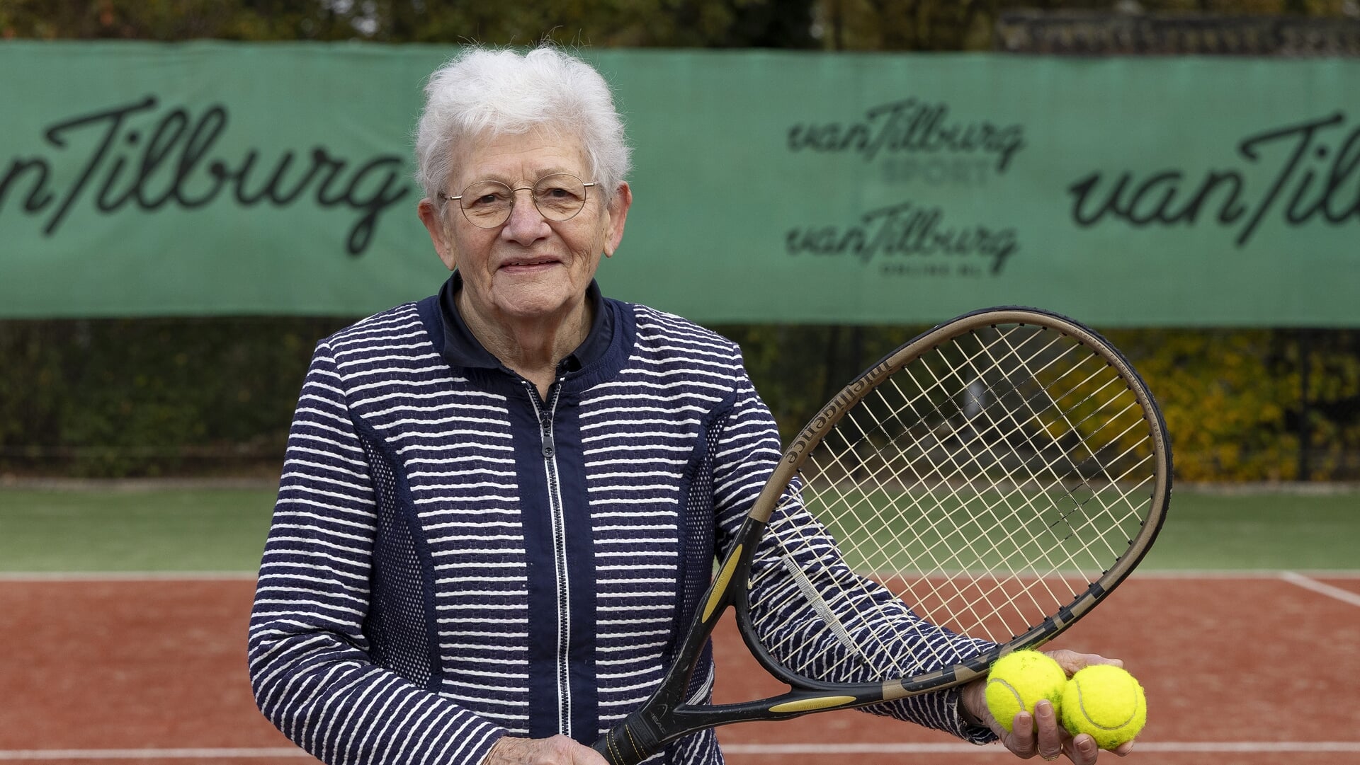 Truus in het zonnetje bij TV De Hoef