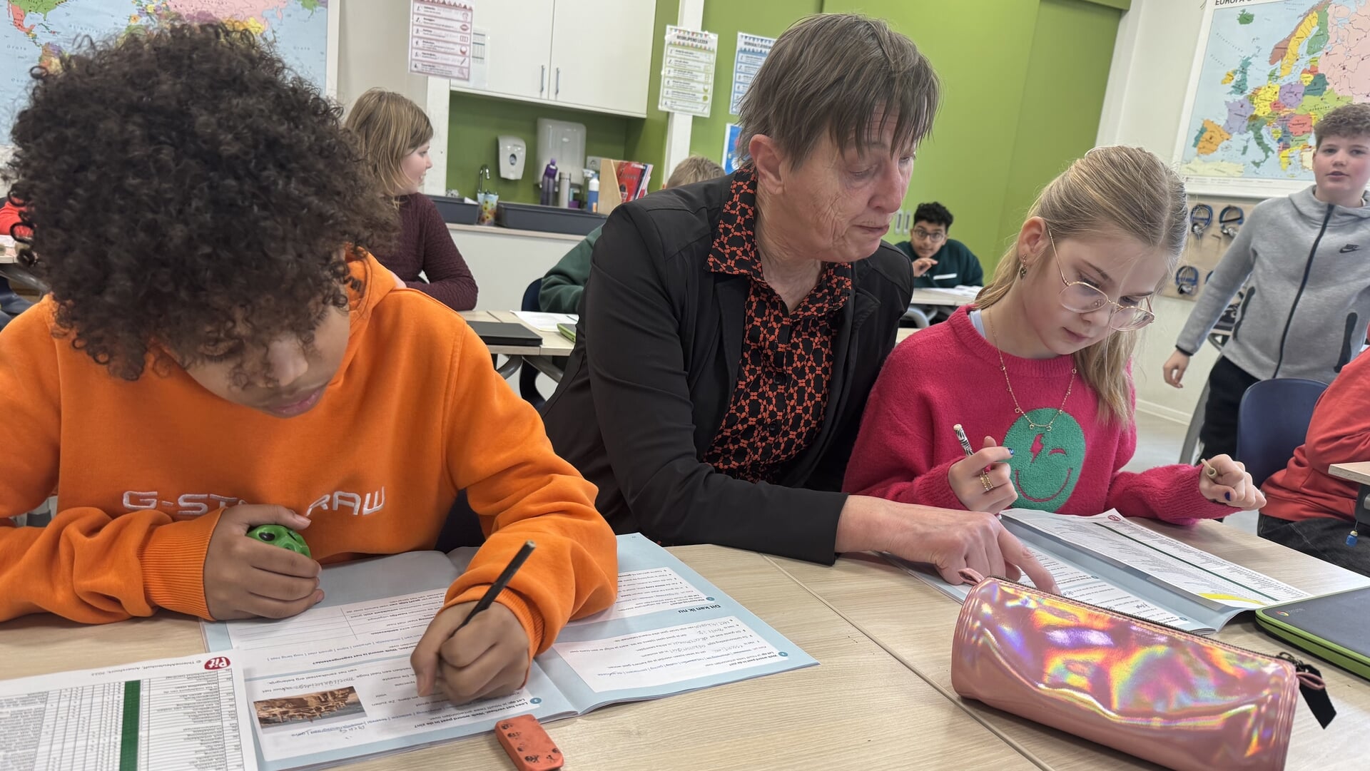 Juf Matty zwaait na 46 schooljaren af
