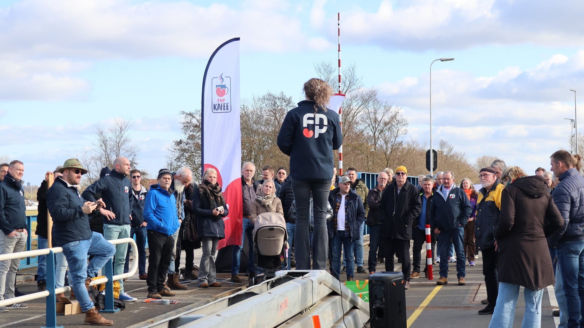 FNP Protest op brug Uitwellingerga