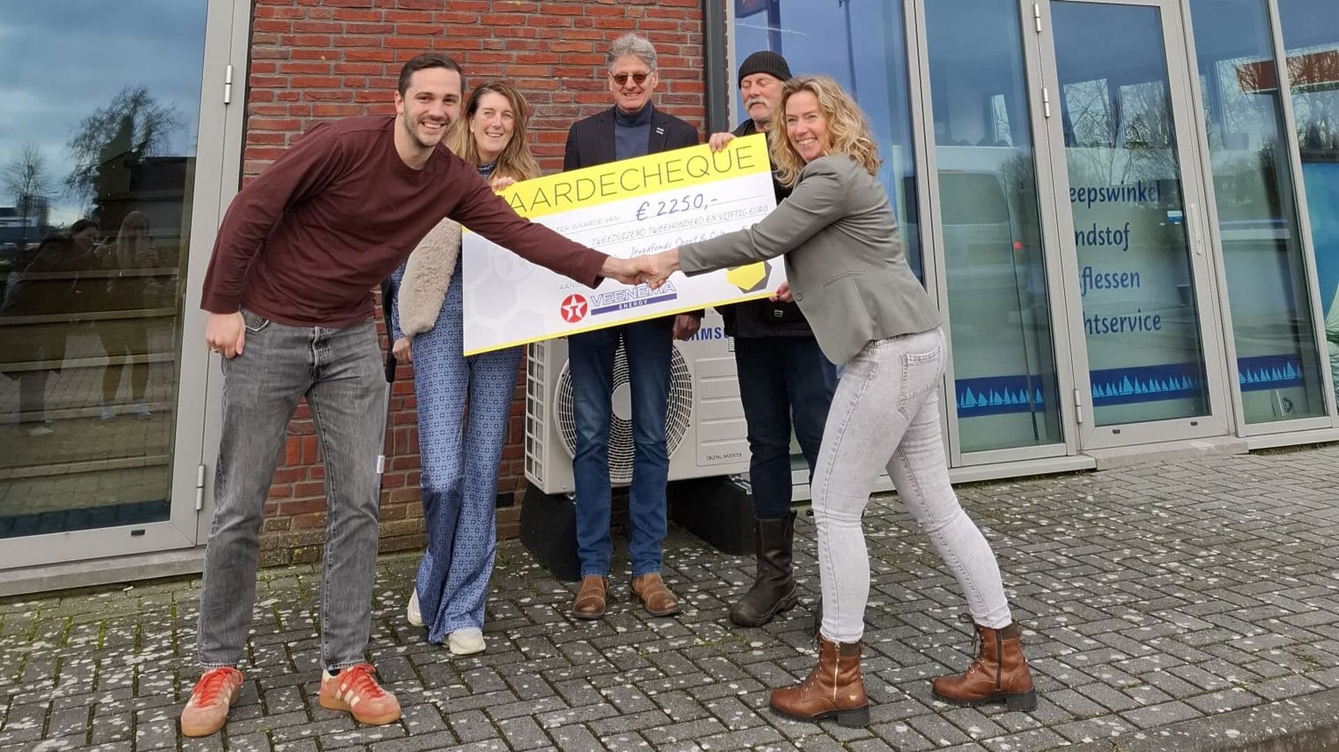 Veenema Energy Silvesterloop doneert geldbedrag aan Jeugdfonds Sport & Cultuur