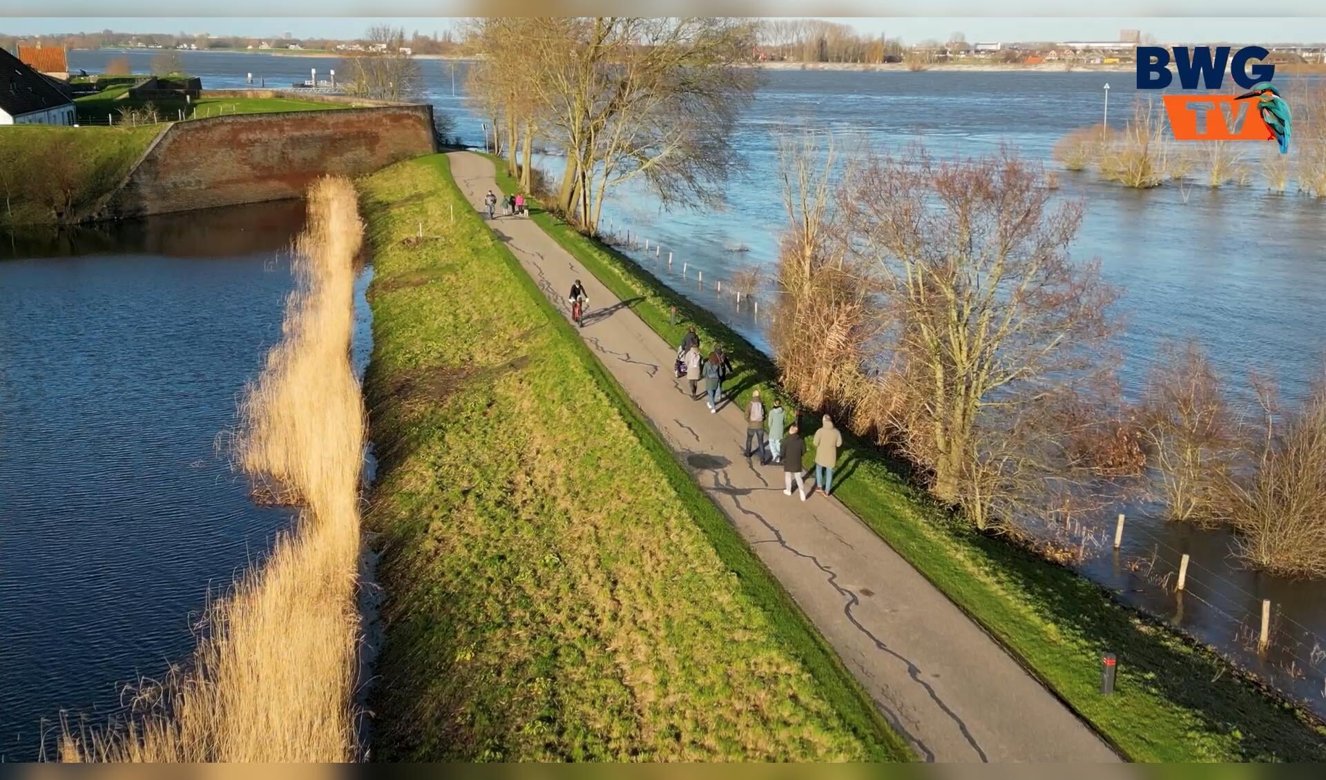Hoogwater In Bommelerwaard Problemen Maar Ook Mooie Beelden met 