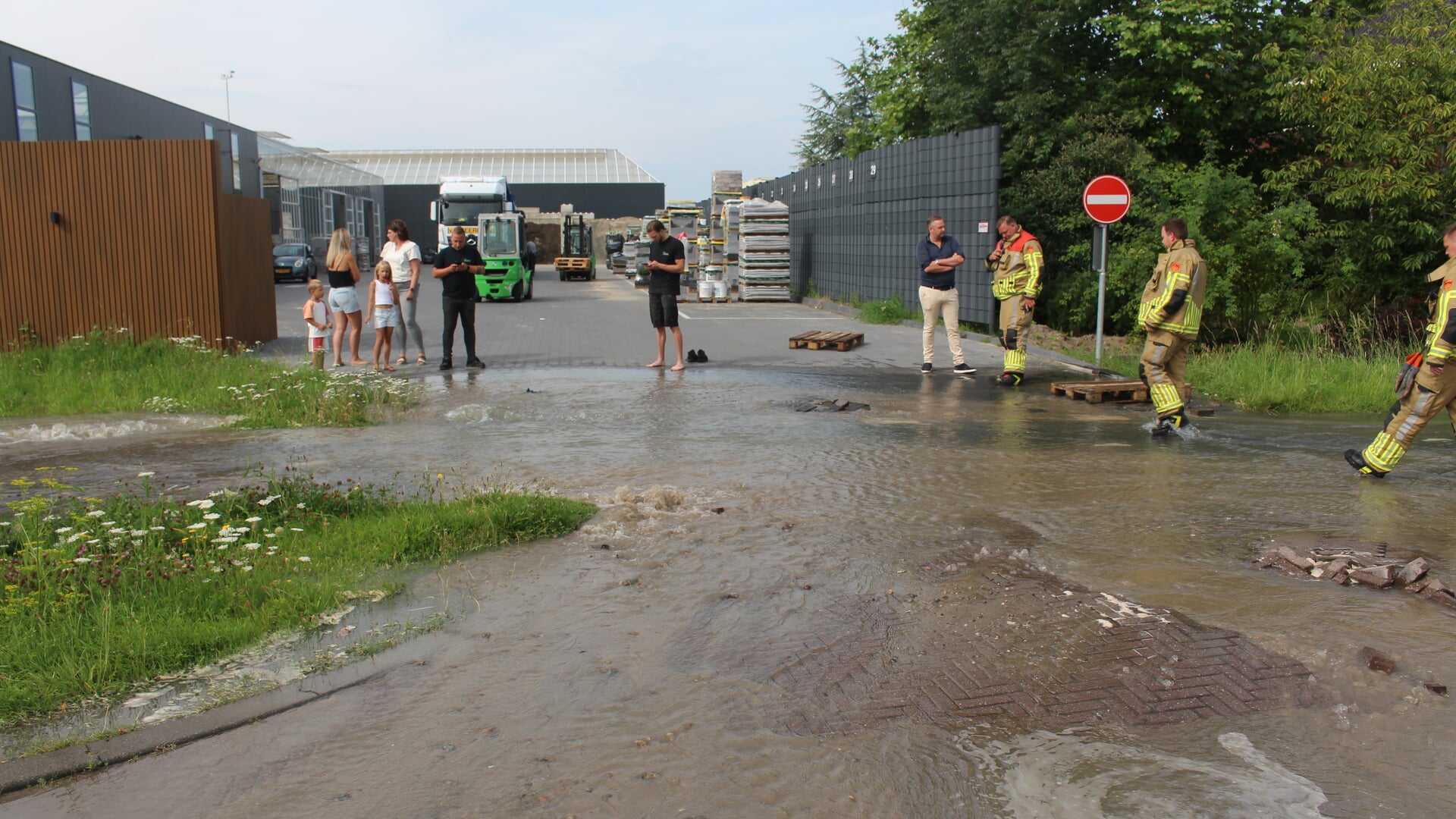 Hoofdwaterleiding klapt aan Voorschoterweg - Al het nieuws uit Katwijk ...