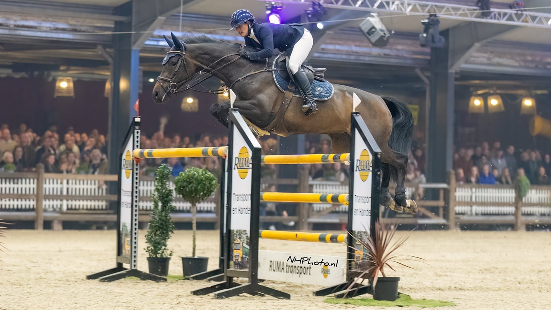 Ellen Zwijnenberg wint spectaculaire Grote Prijs van Tolbert - De Krant