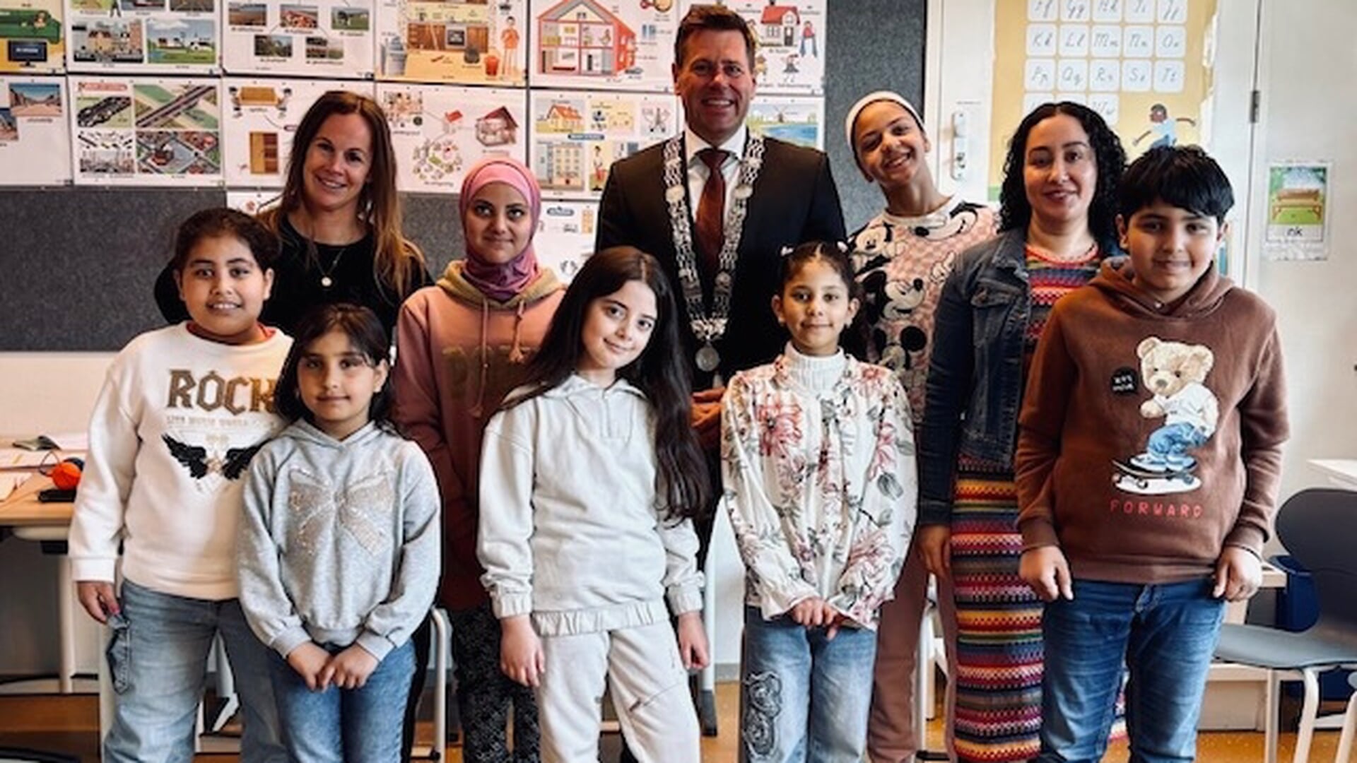 Hoog bezoek op Omnia: burgemeester Björn Lugthart viert jubileum