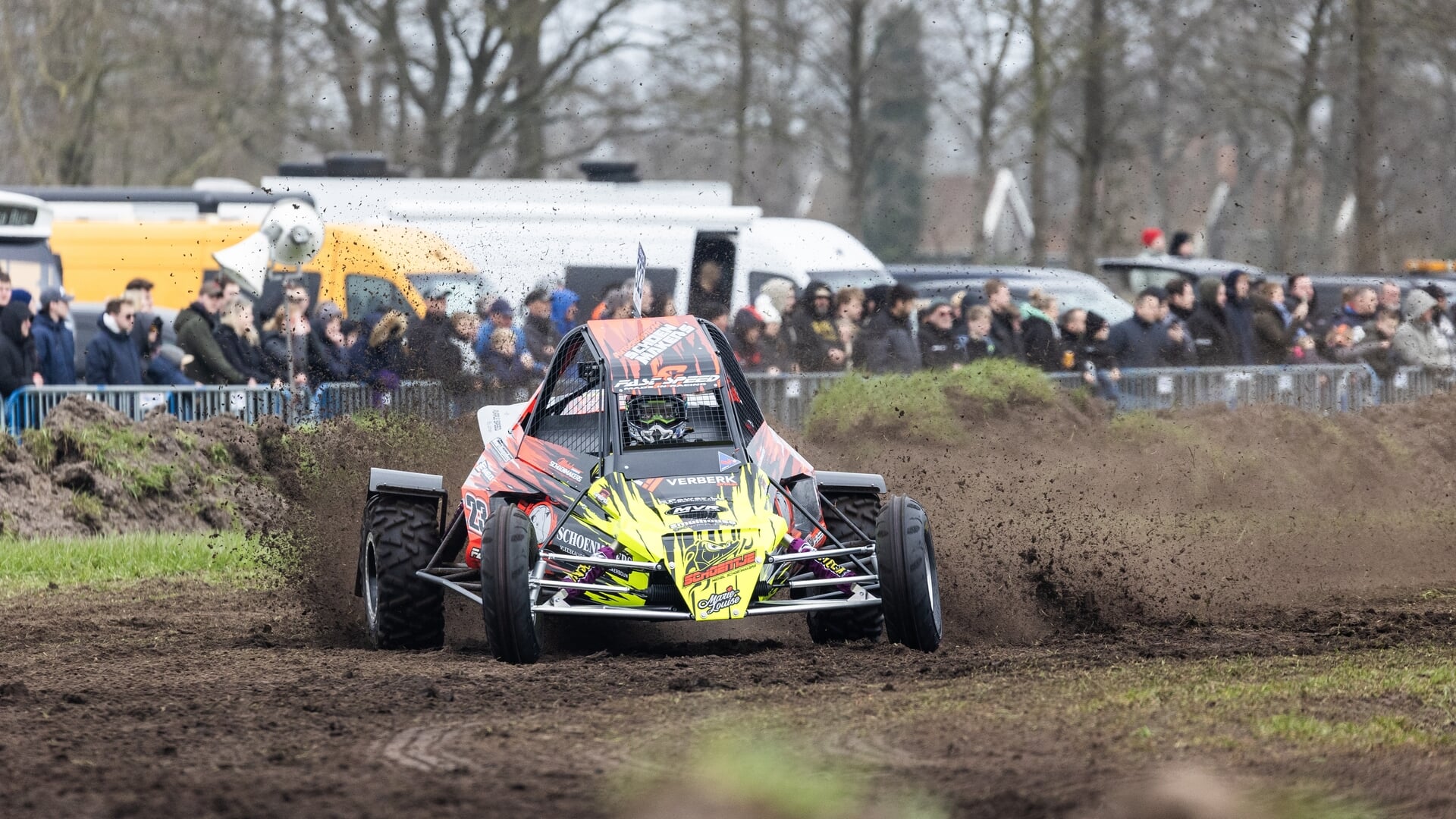 Spectaculaire autocross in Gersloot trekt veel publiek (Foto’s)