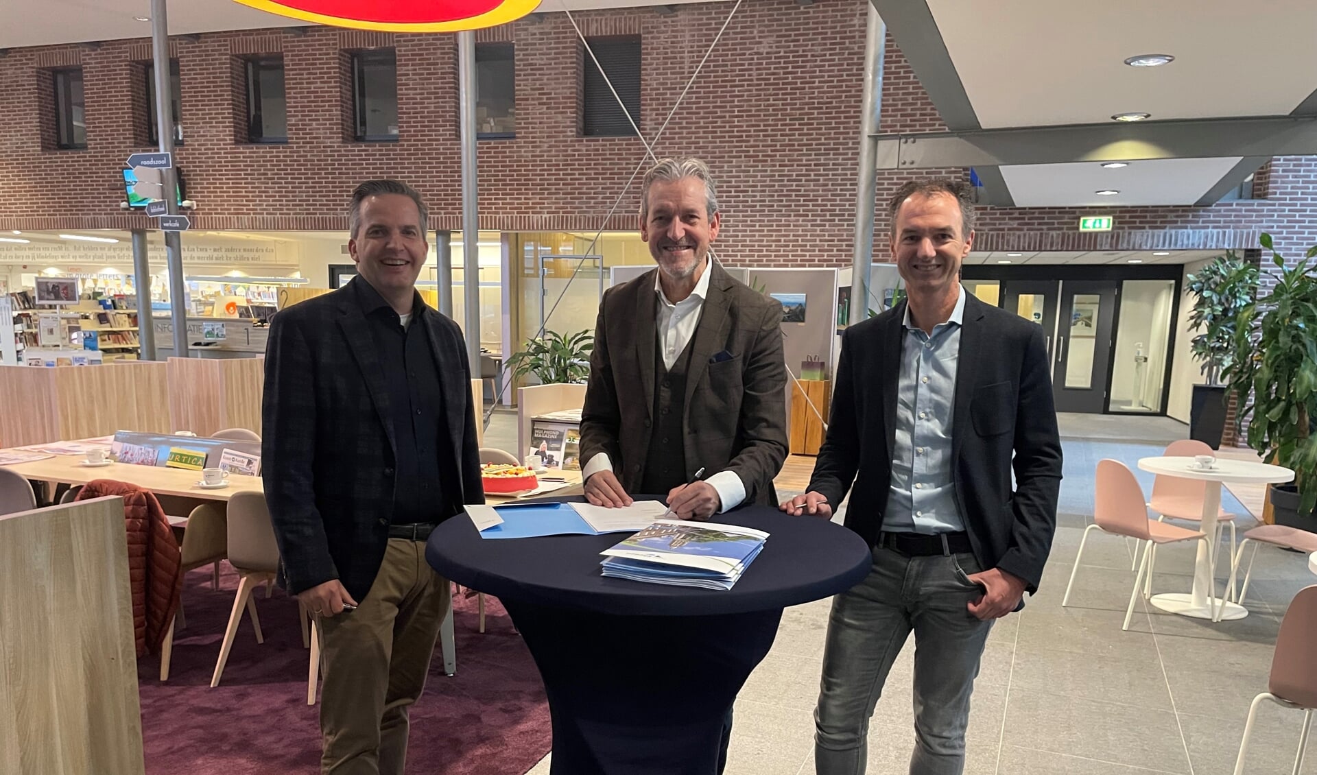 Contracten MFG Rhenen ondertekend - Al het nieuws uit Veenendaal