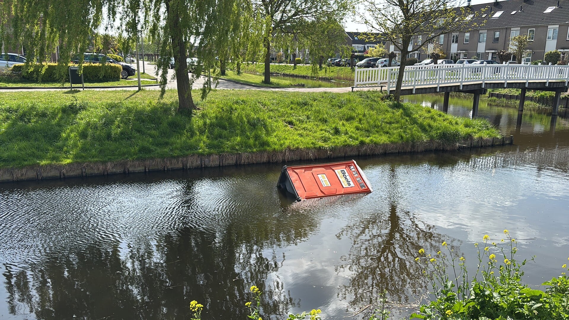 Een boodschap met natte voeten?