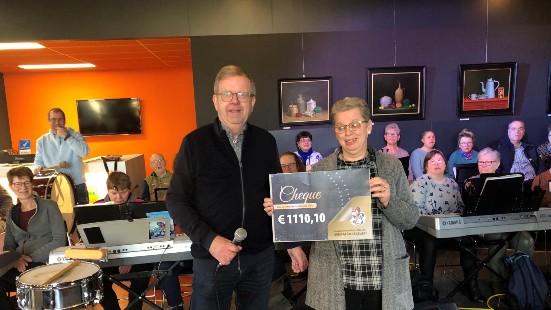 Cheque voor Muziekgroep Nooit Gedacht - Uw nieuws uit regio Gemert-Bakel