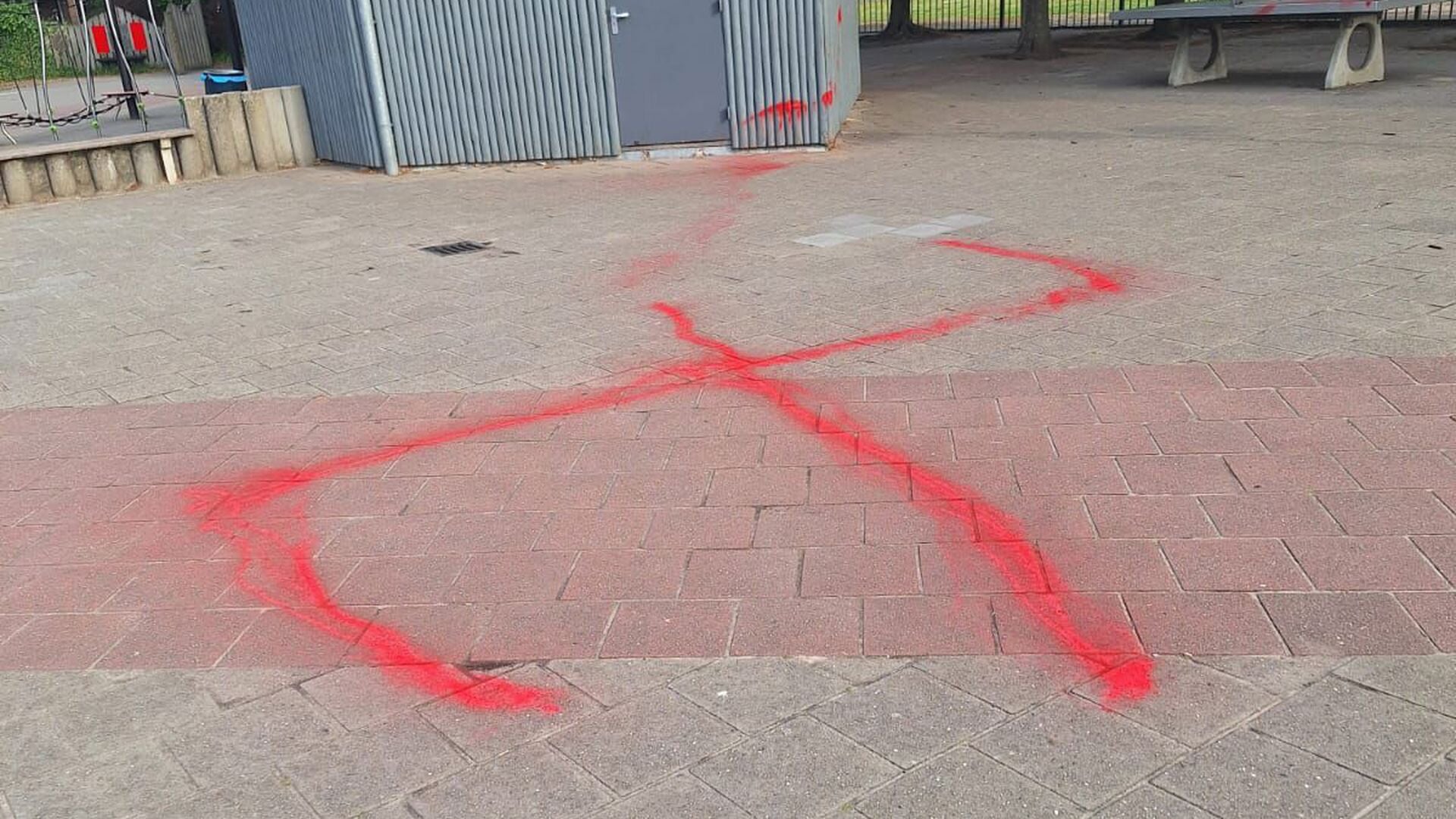 Hakenkruis en vernielingen bij basisschool de Kienehoef
