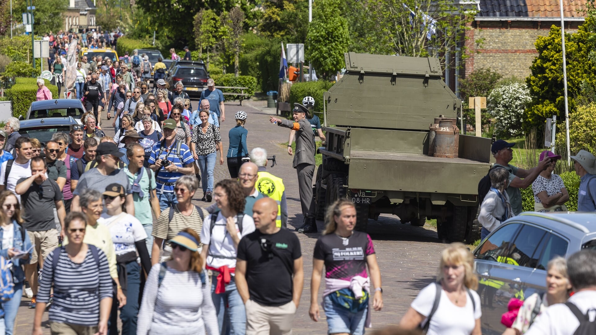 Indrukwekkende Wapendropping Wandeltocht brengt geschiedenis tot leven