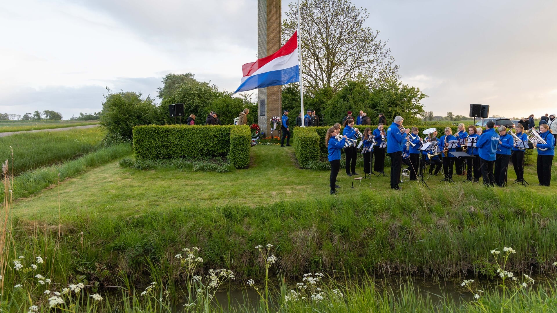 Waardige herdenking oorlogsslachtoffers bij ‘De Hoanne’ in Tjalhuizum