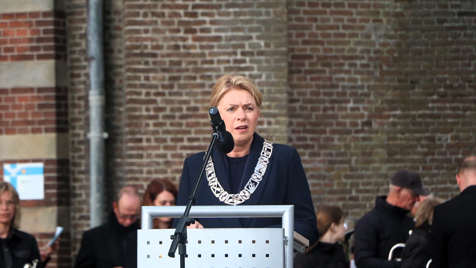 Indrukwekkende Dodenherdenking Sneek trekt veel toeschouwers