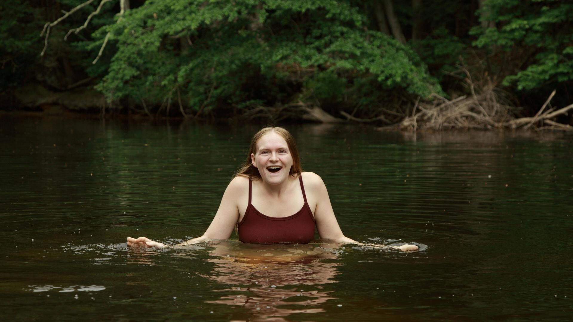 Negatief zwemadvies Delftse Hout: larven in het water