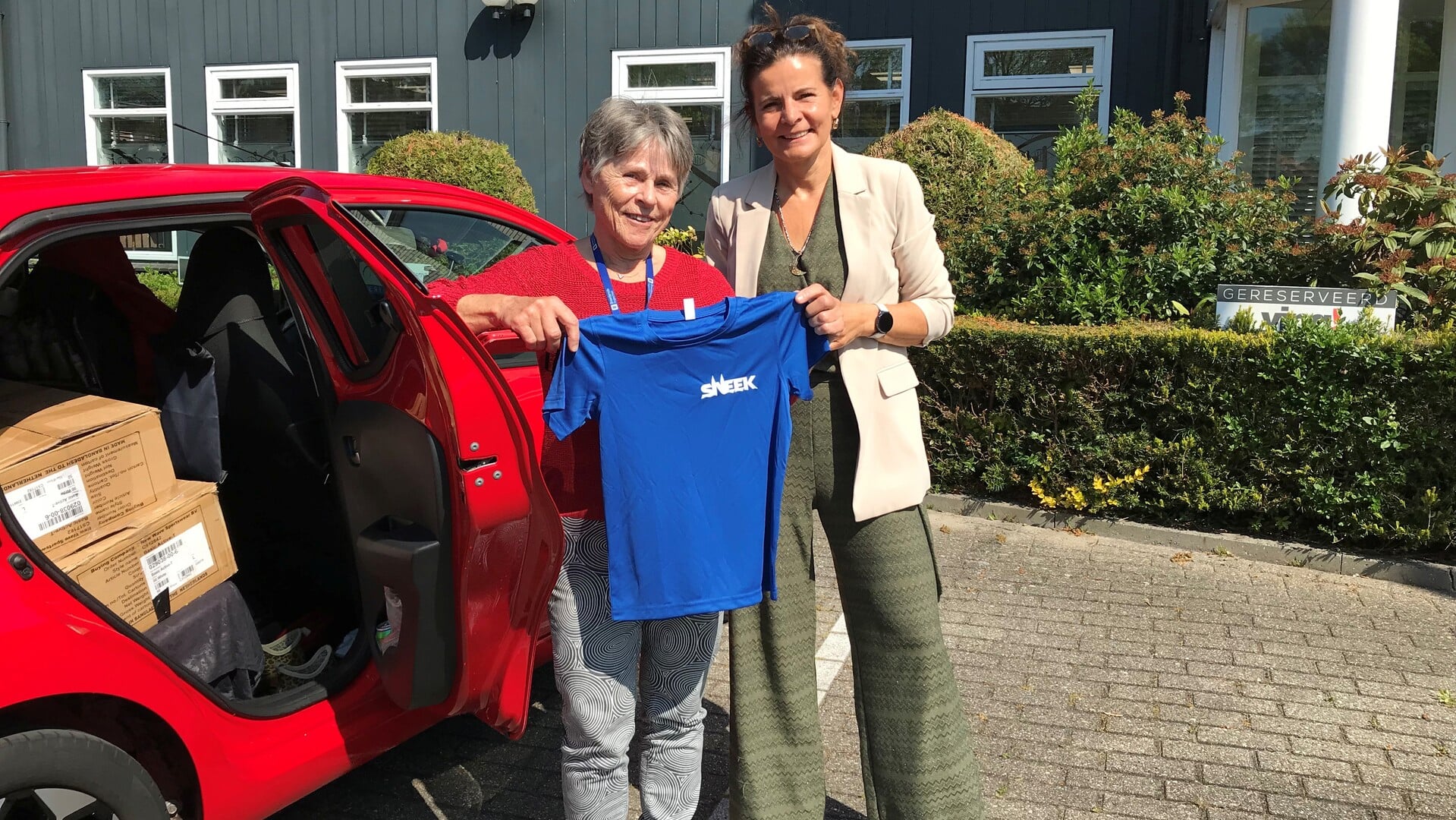GrootMedia doneert hardloopshirts aan Mercy Ships