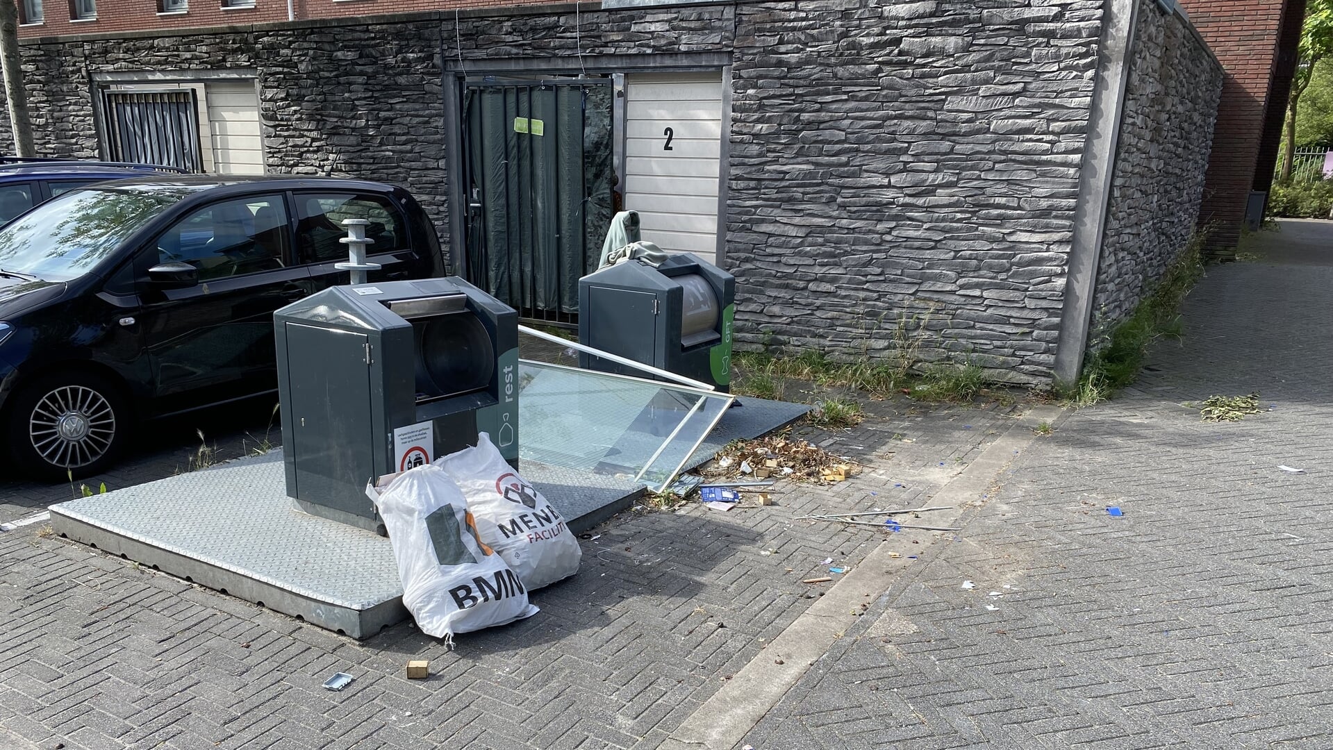 Weer afvaldumpingen aan Zestienhovenlaan: buurt eist ingrijpen